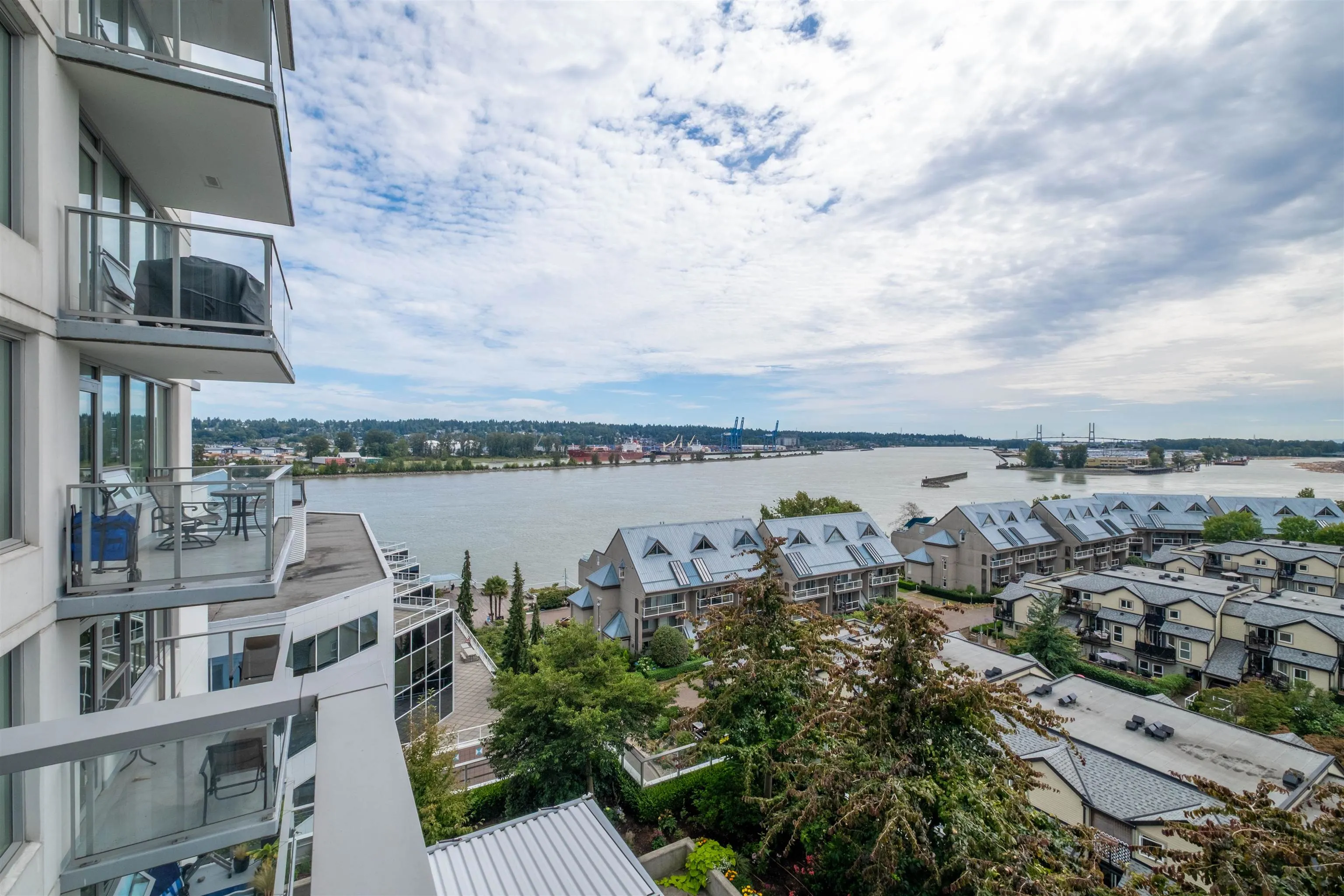 912 988 Quayside Drive