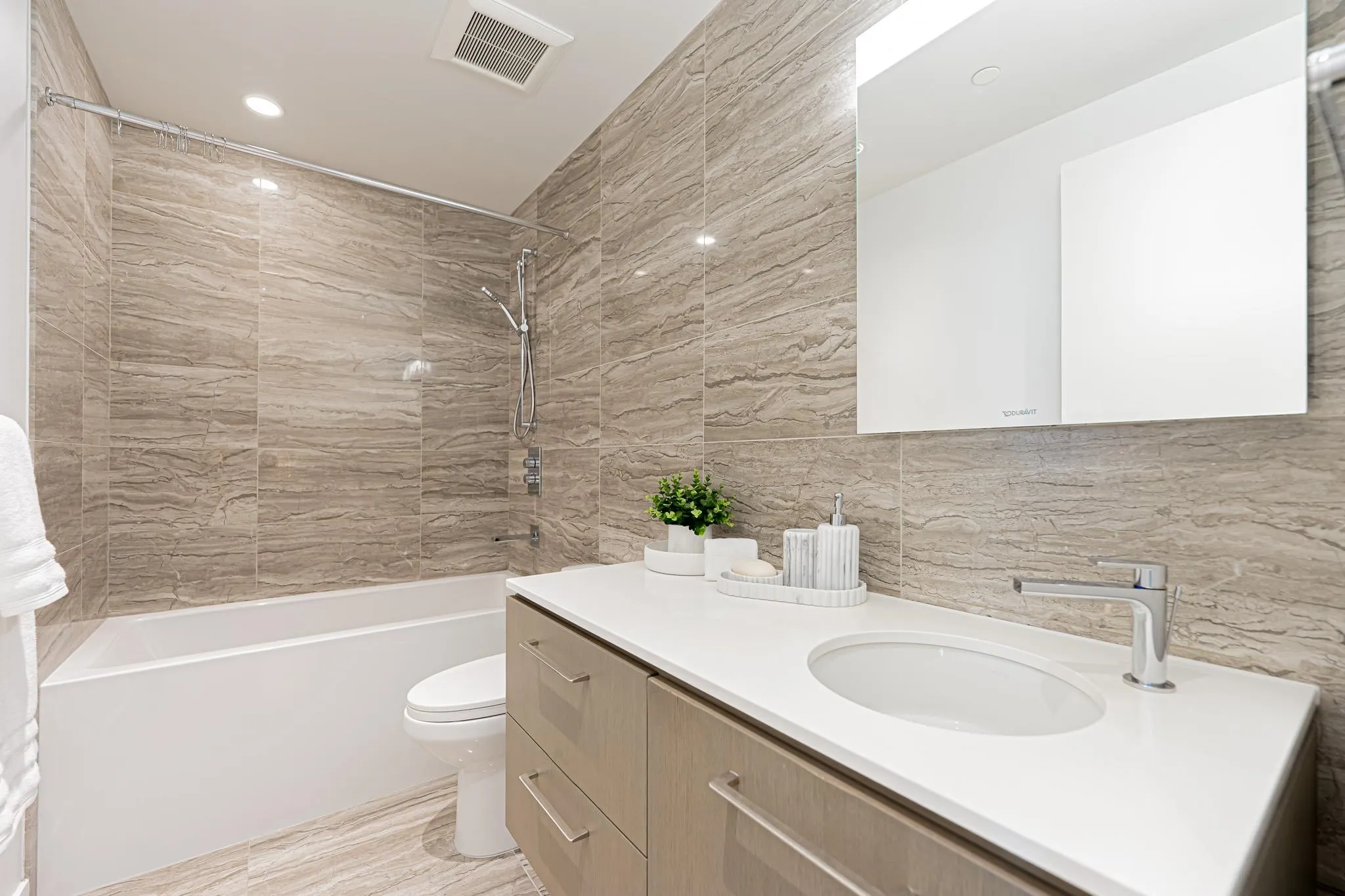 606 6633 Pearson Way