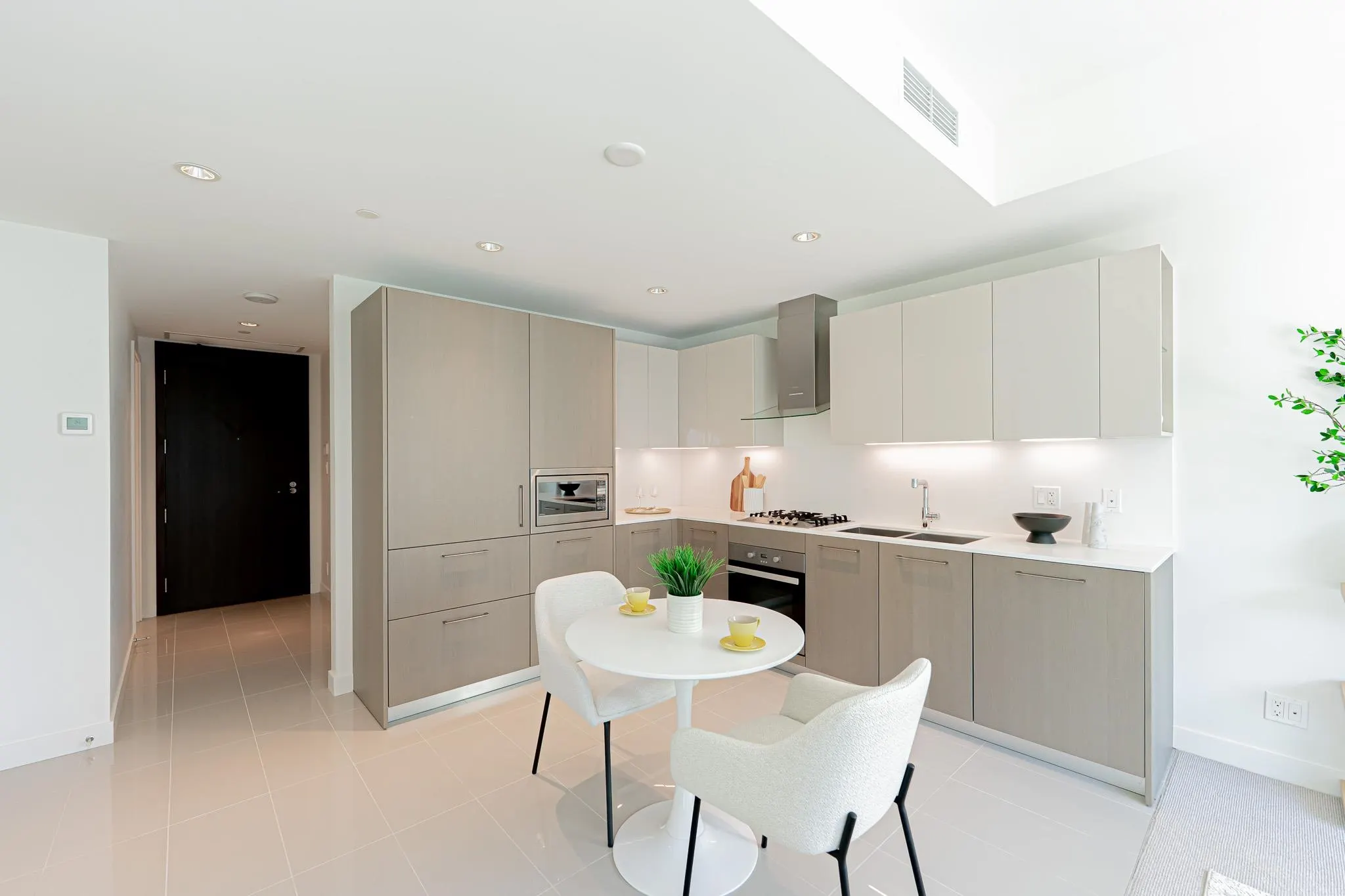 606 6633 Pearson Way