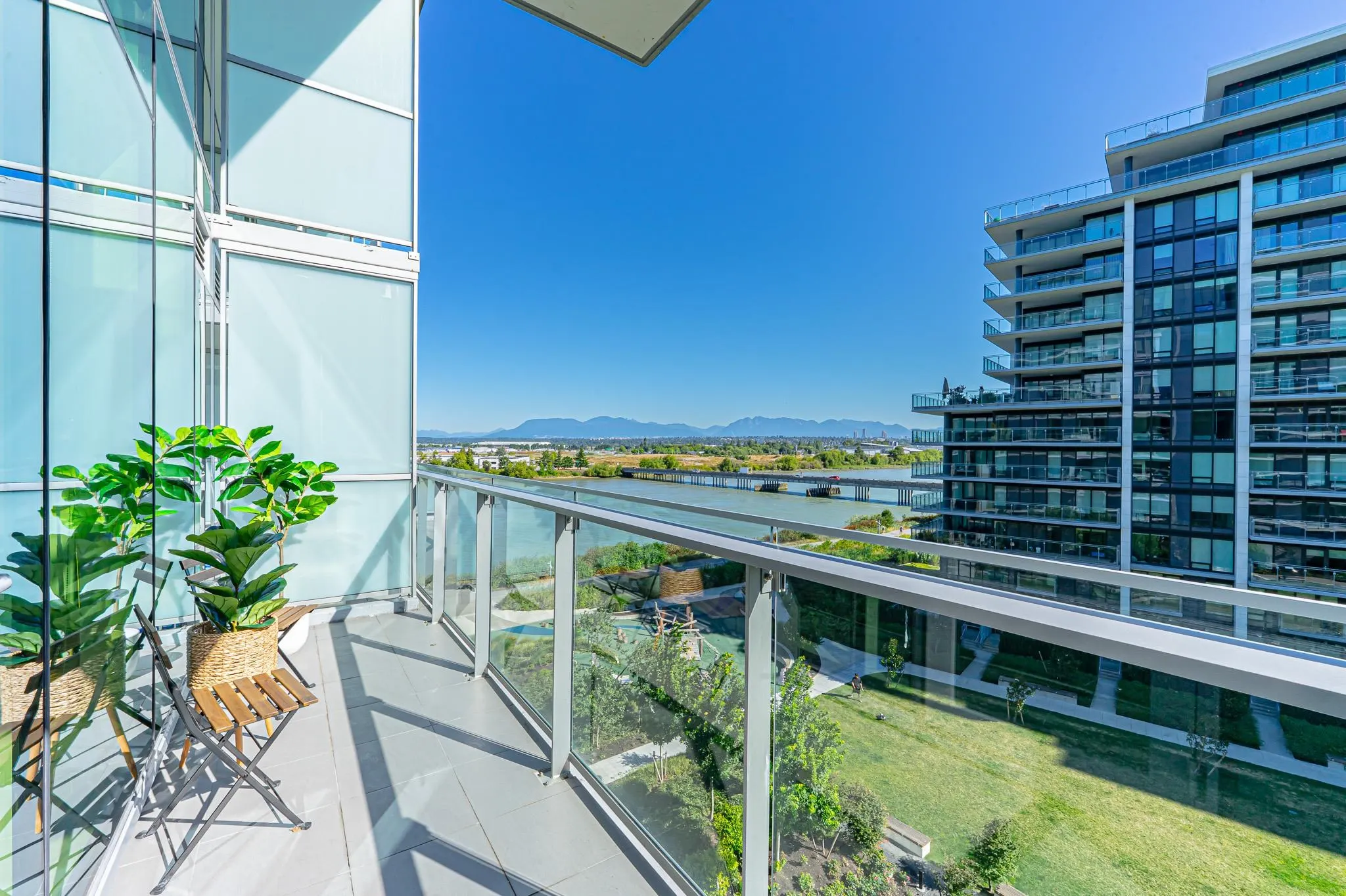 606 6633 Pearson Way