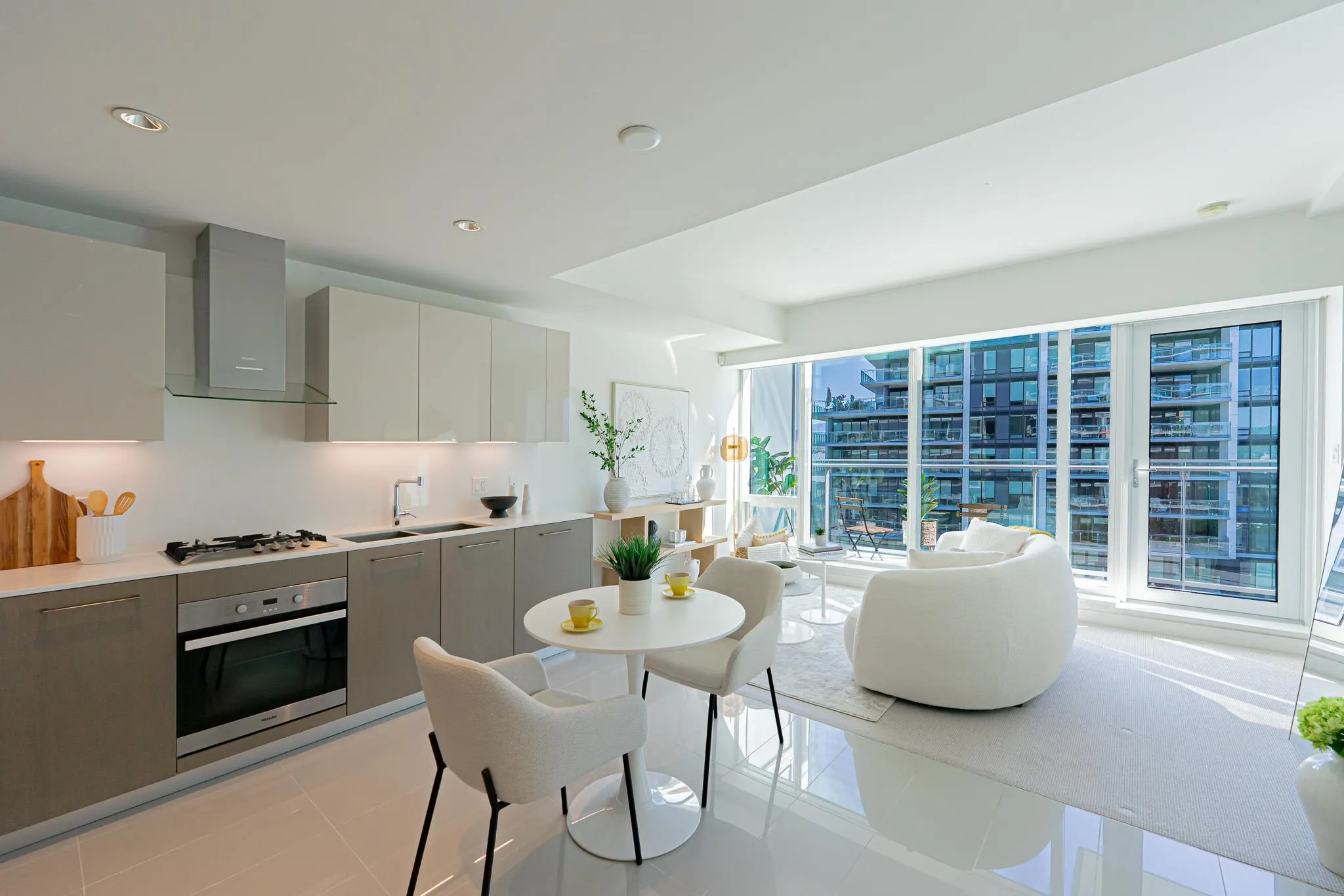 606 6633 Pearson Way