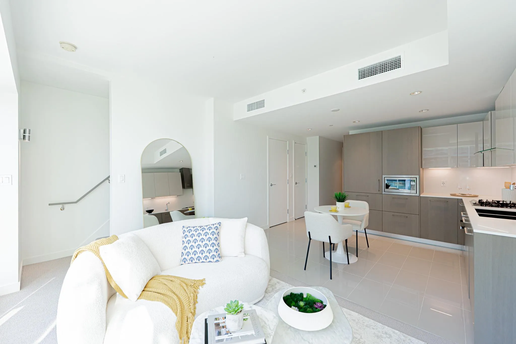 606 6633 Pearson Way
