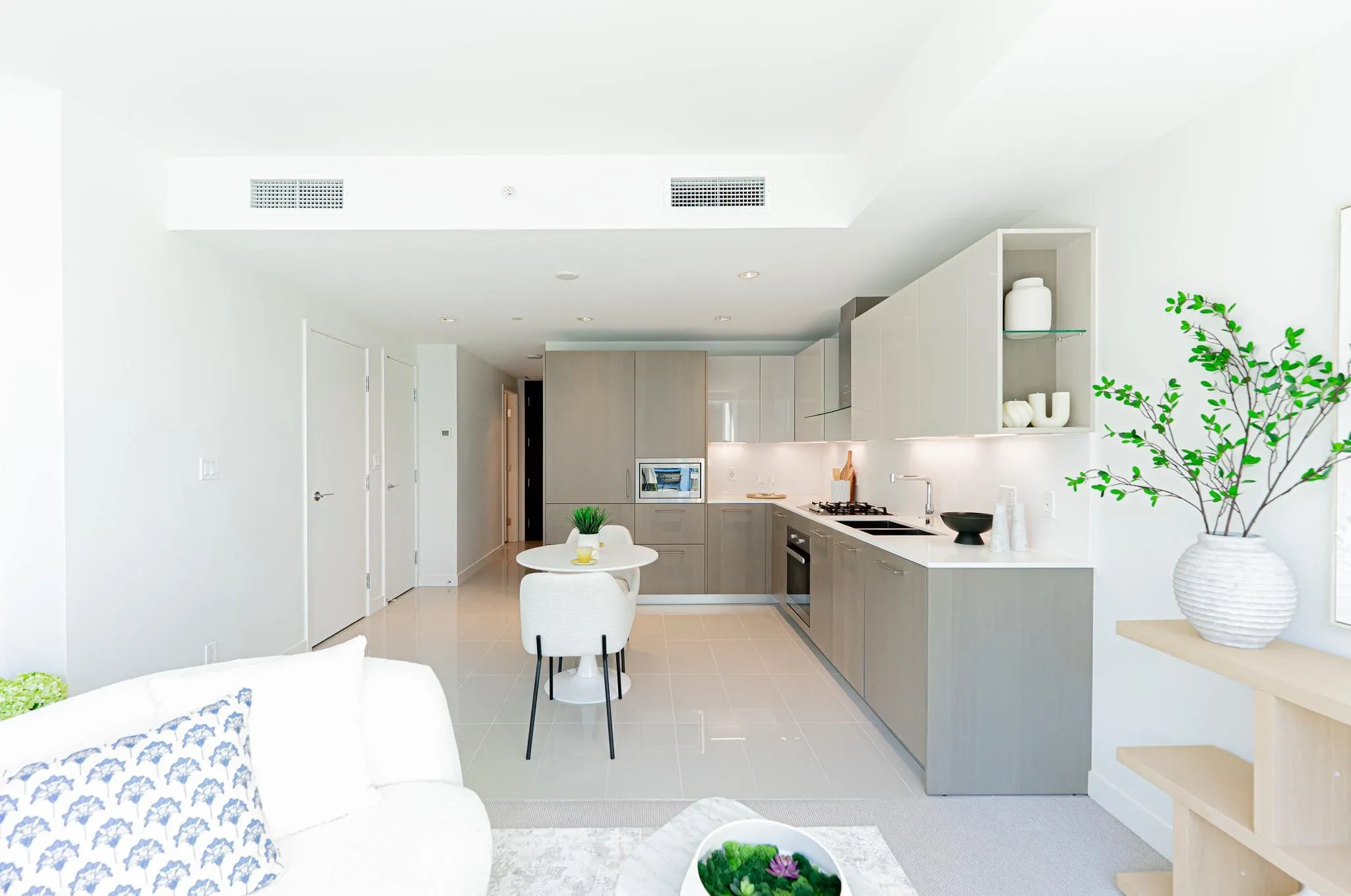 606 6633 Pearson Way