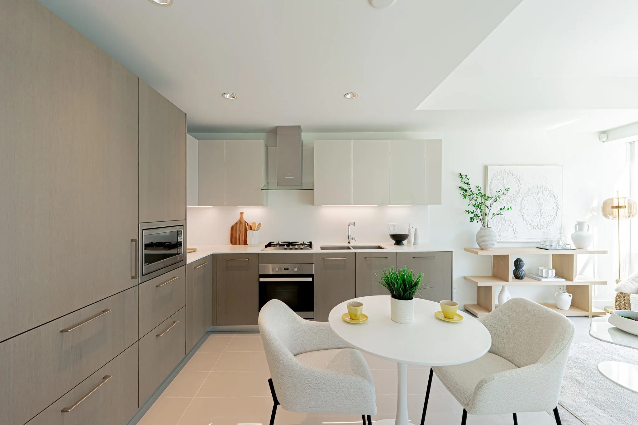 606 6633 Pearson Way