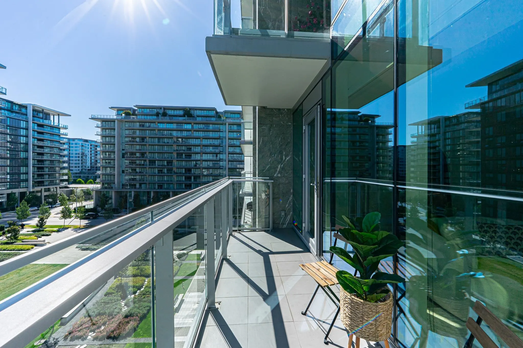 606 6633 Pearson Way