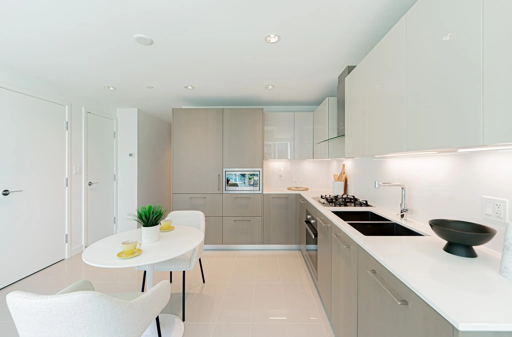 606 6633 Pearson Way