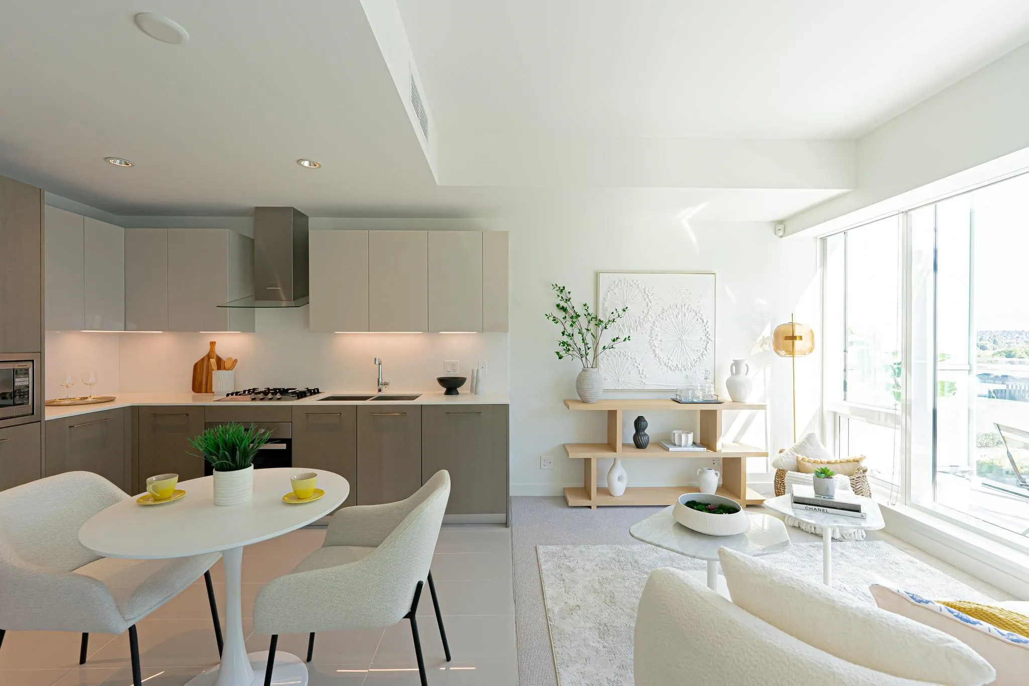606 6633 Pearson Way