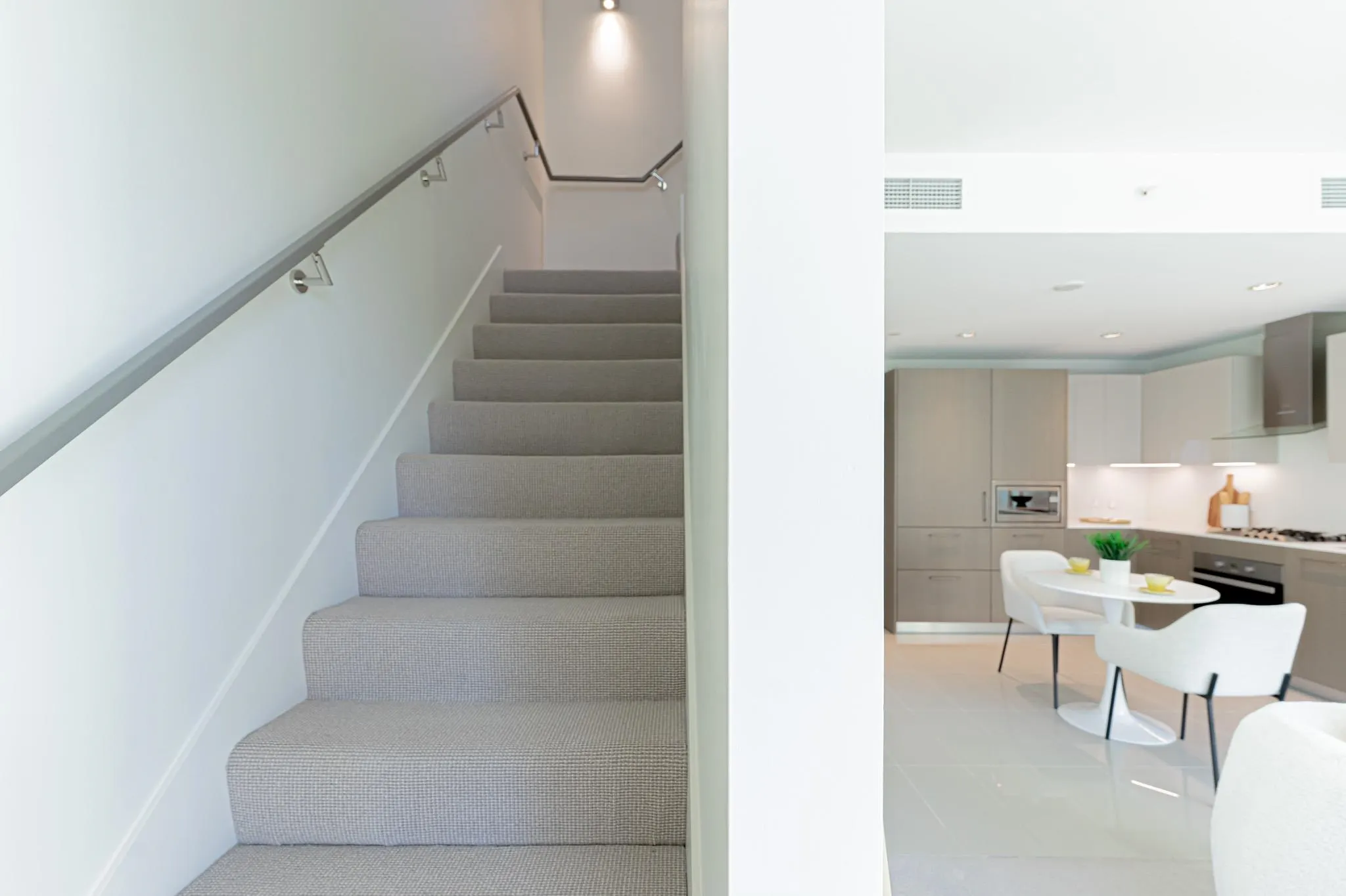 606 6633 Pearson Way