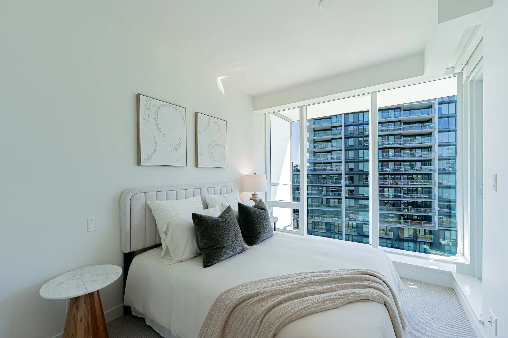 606 6633 Pearson Way