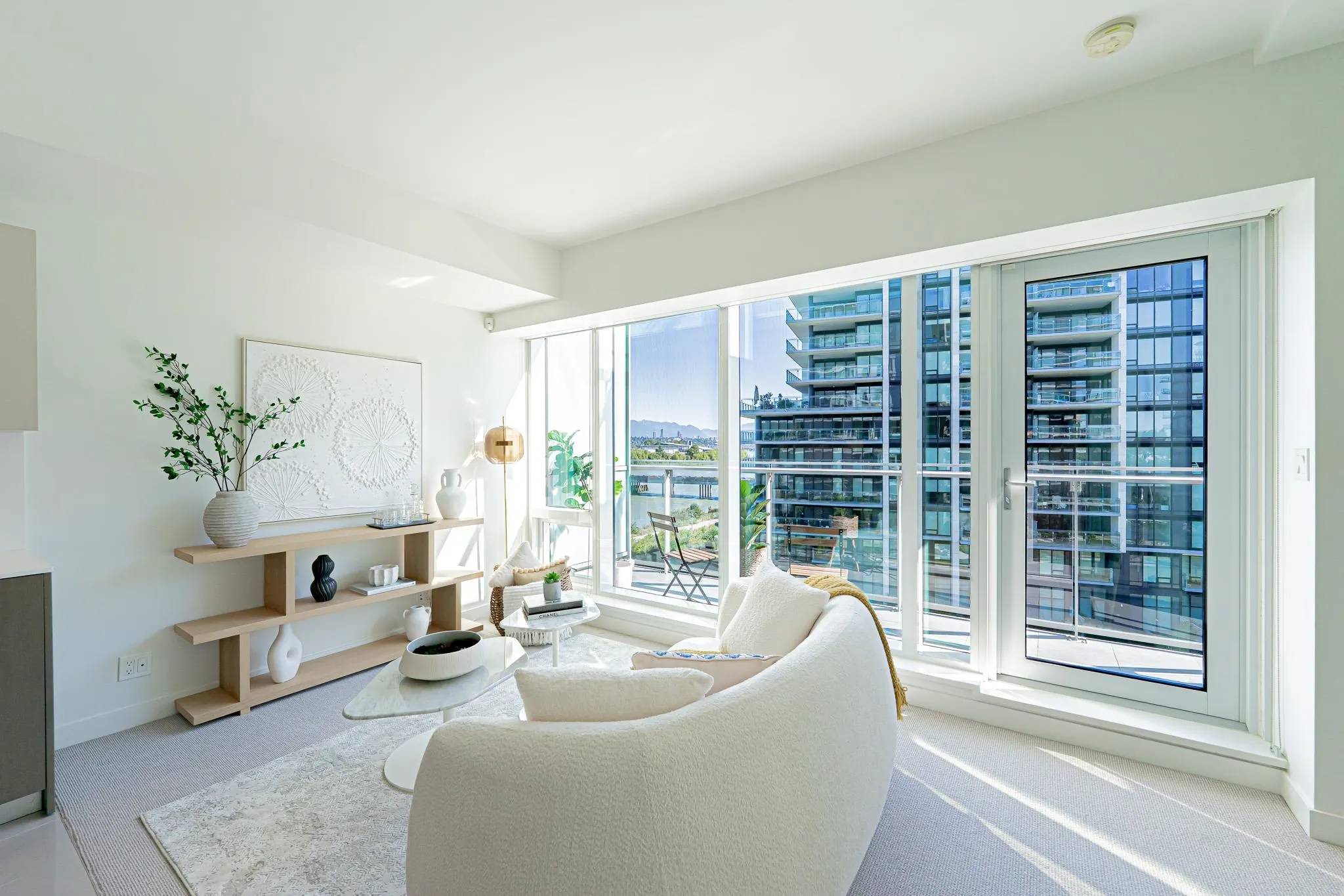 606 6633 Pearson Way