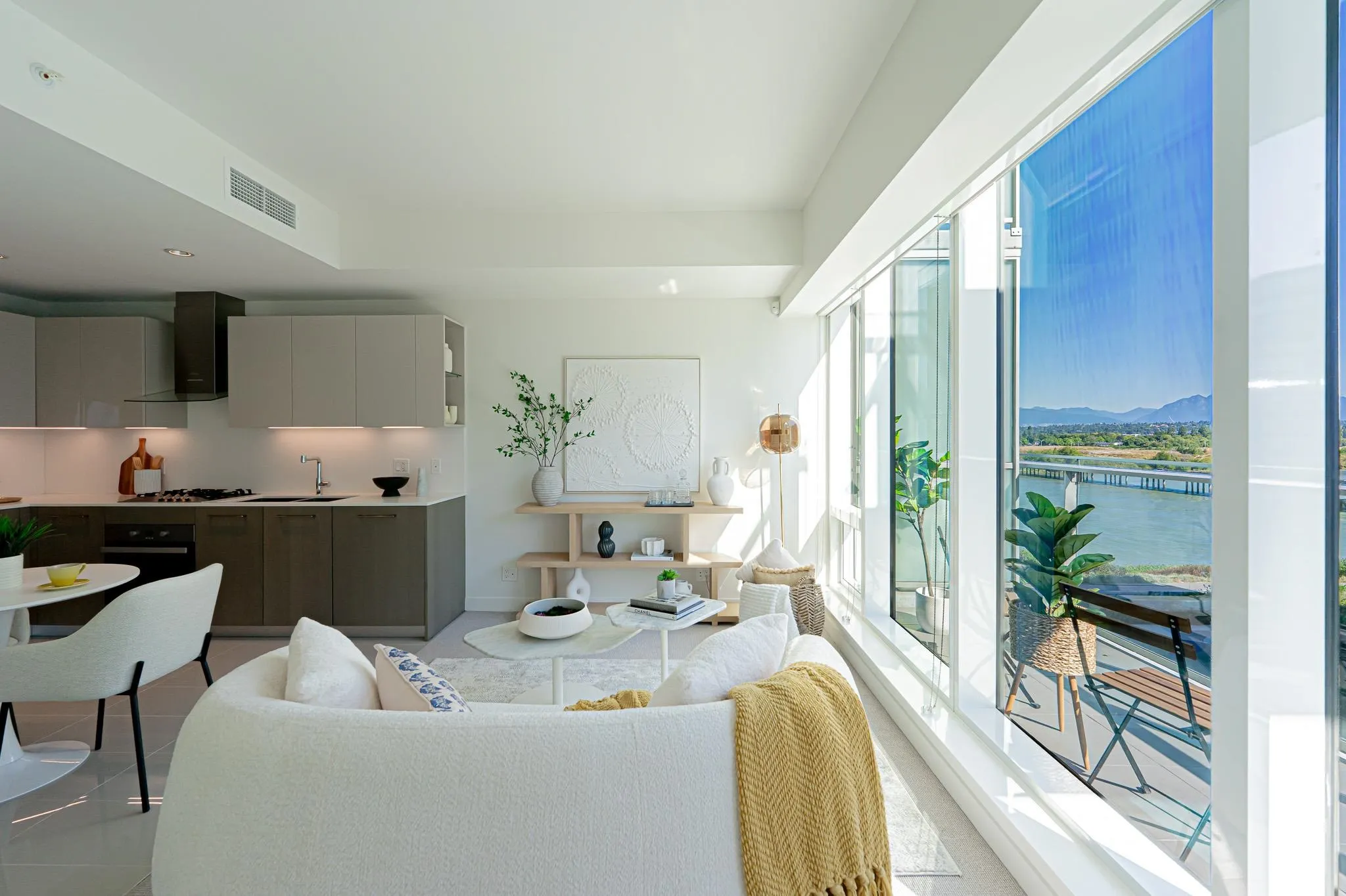 606 6633 Pearson Way