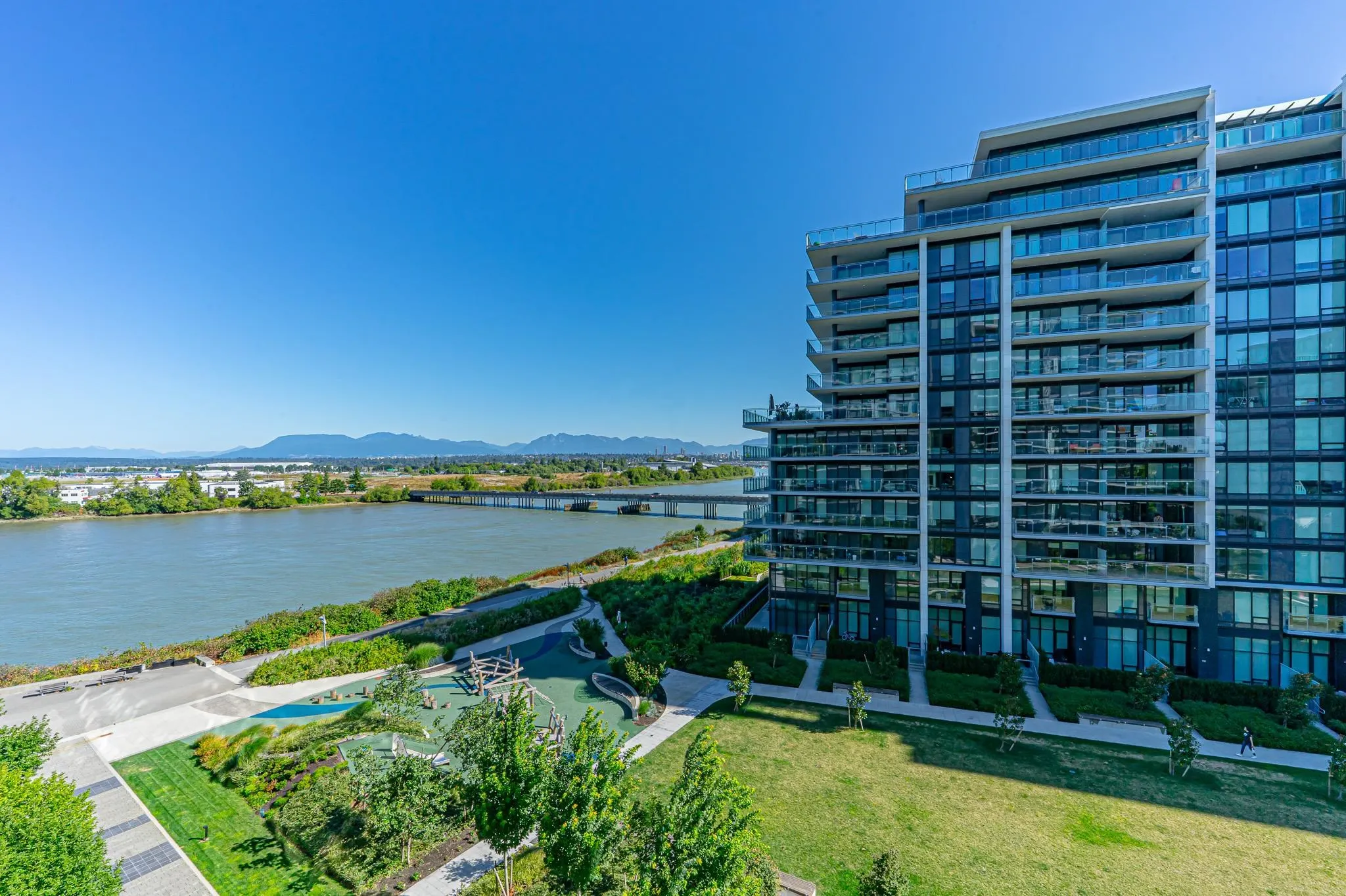606 6633 Pearson Way