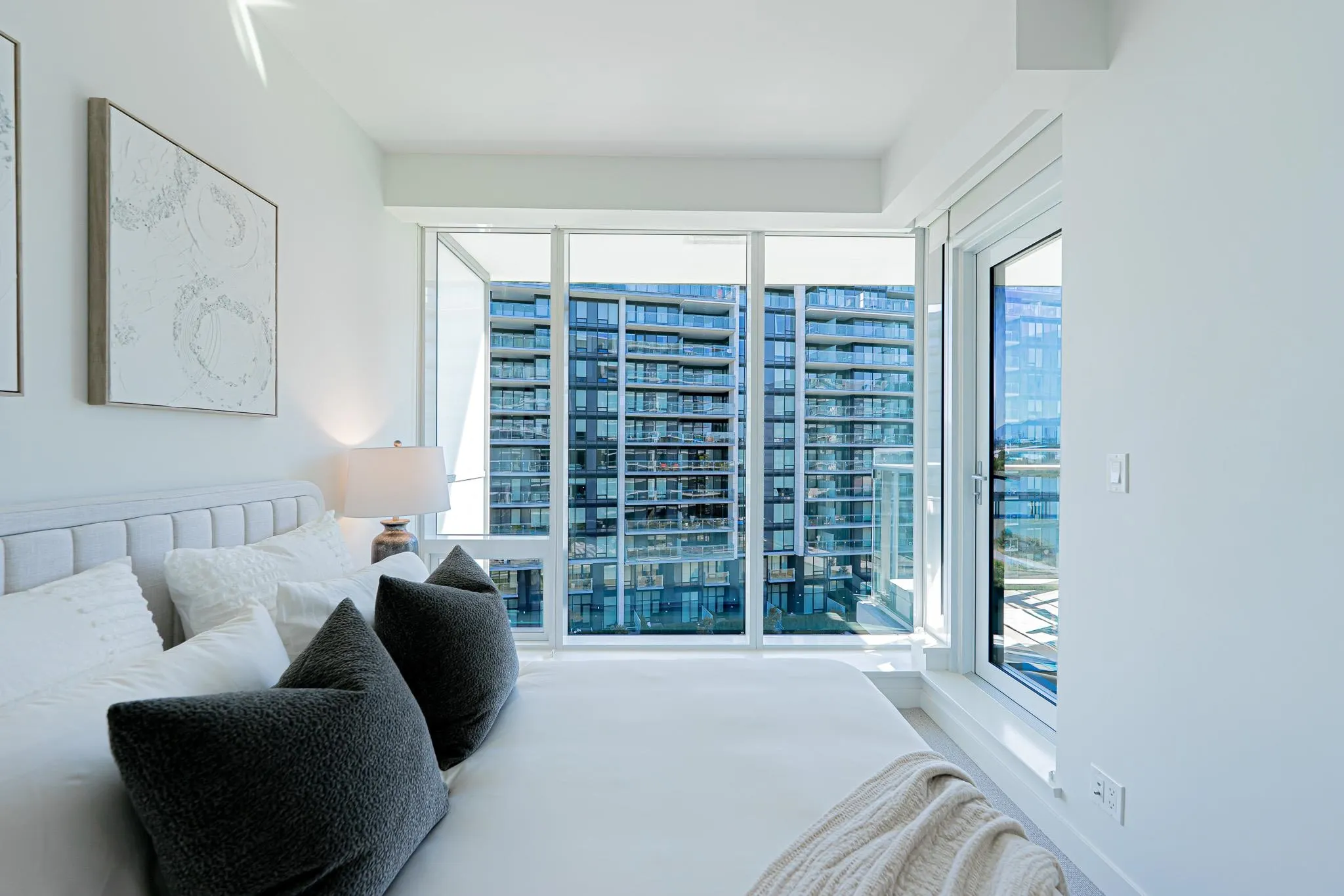 606 6633 Pearson Way