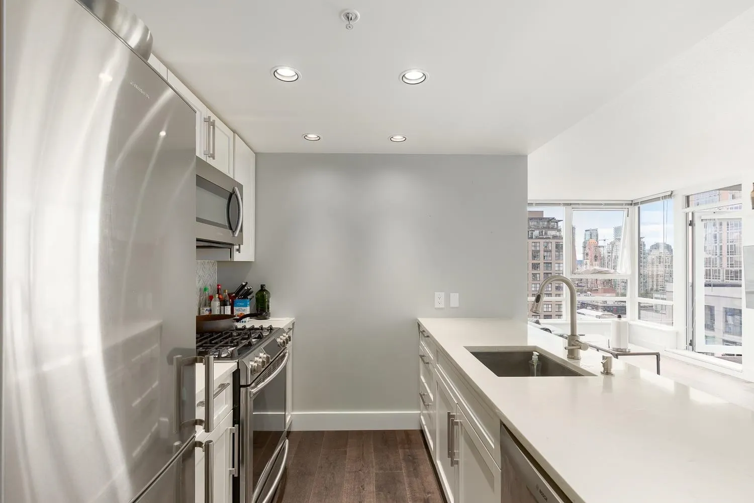 2710 928 Beatty Street