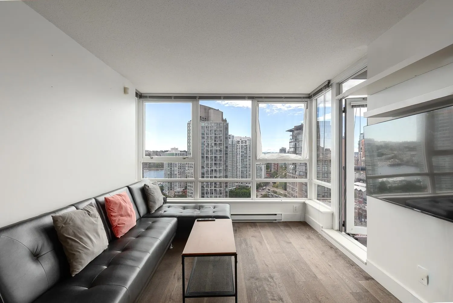 2710 928 Beatty Street
