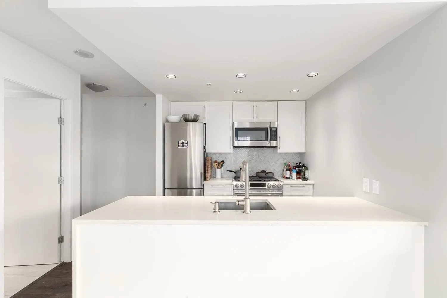 2710 928 Beatty Street