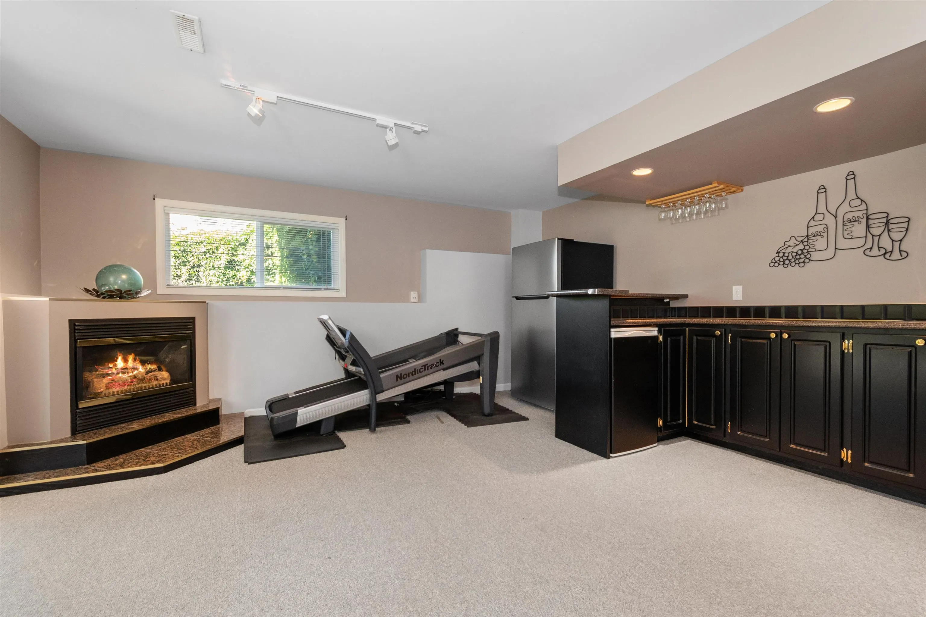 5489 Alpine Crescent