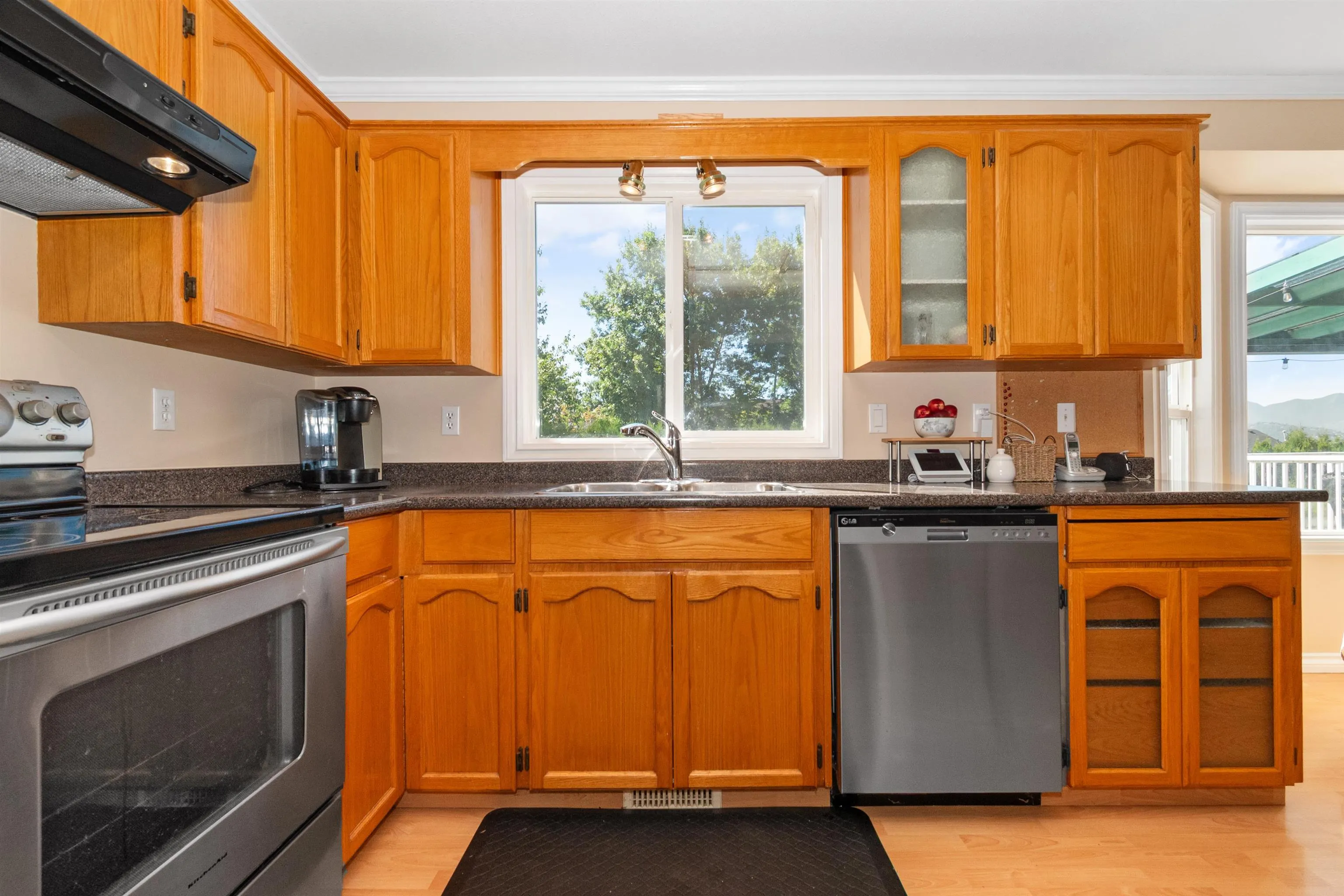 5489 Alpine Crescent