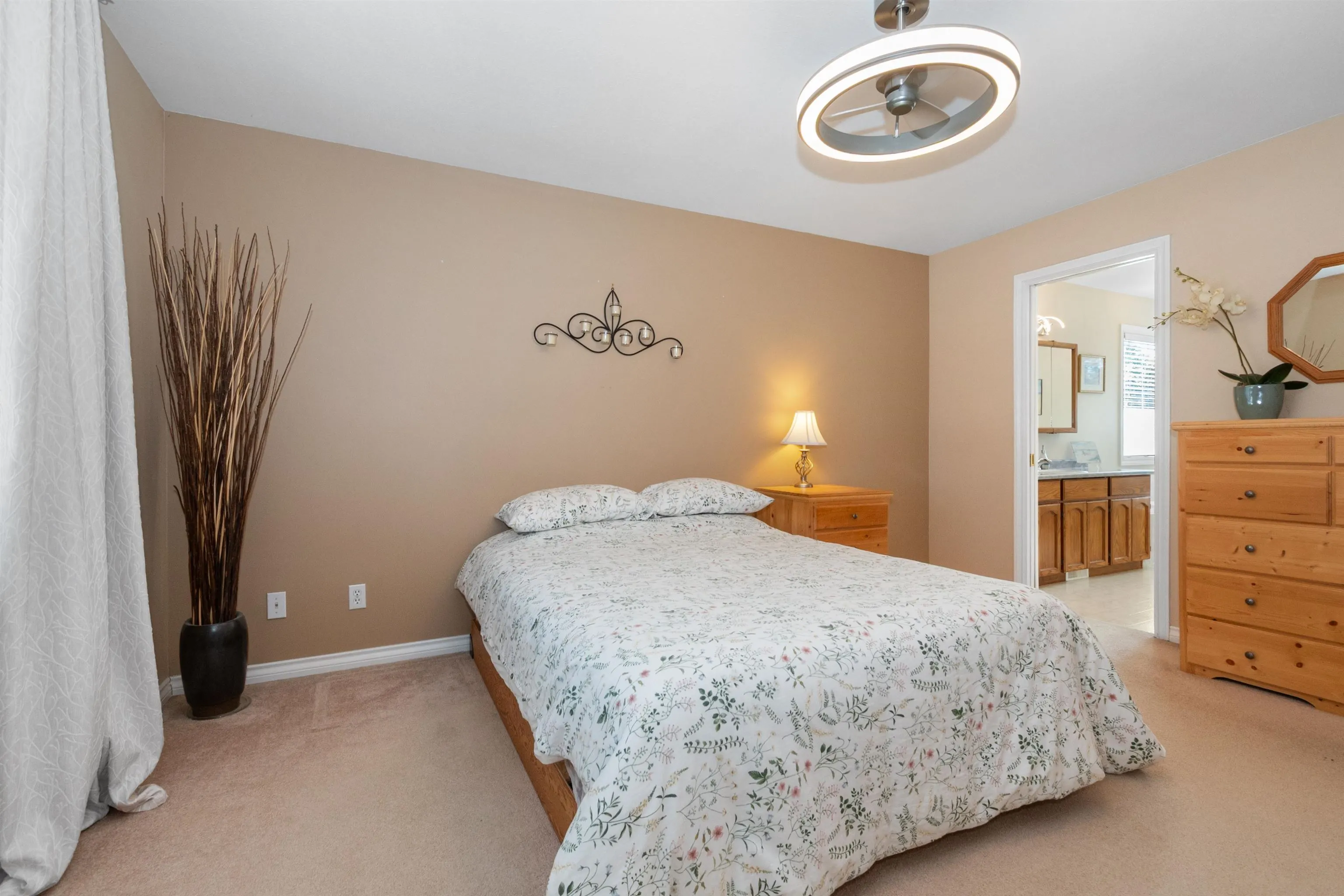5489 Alpine Crescent