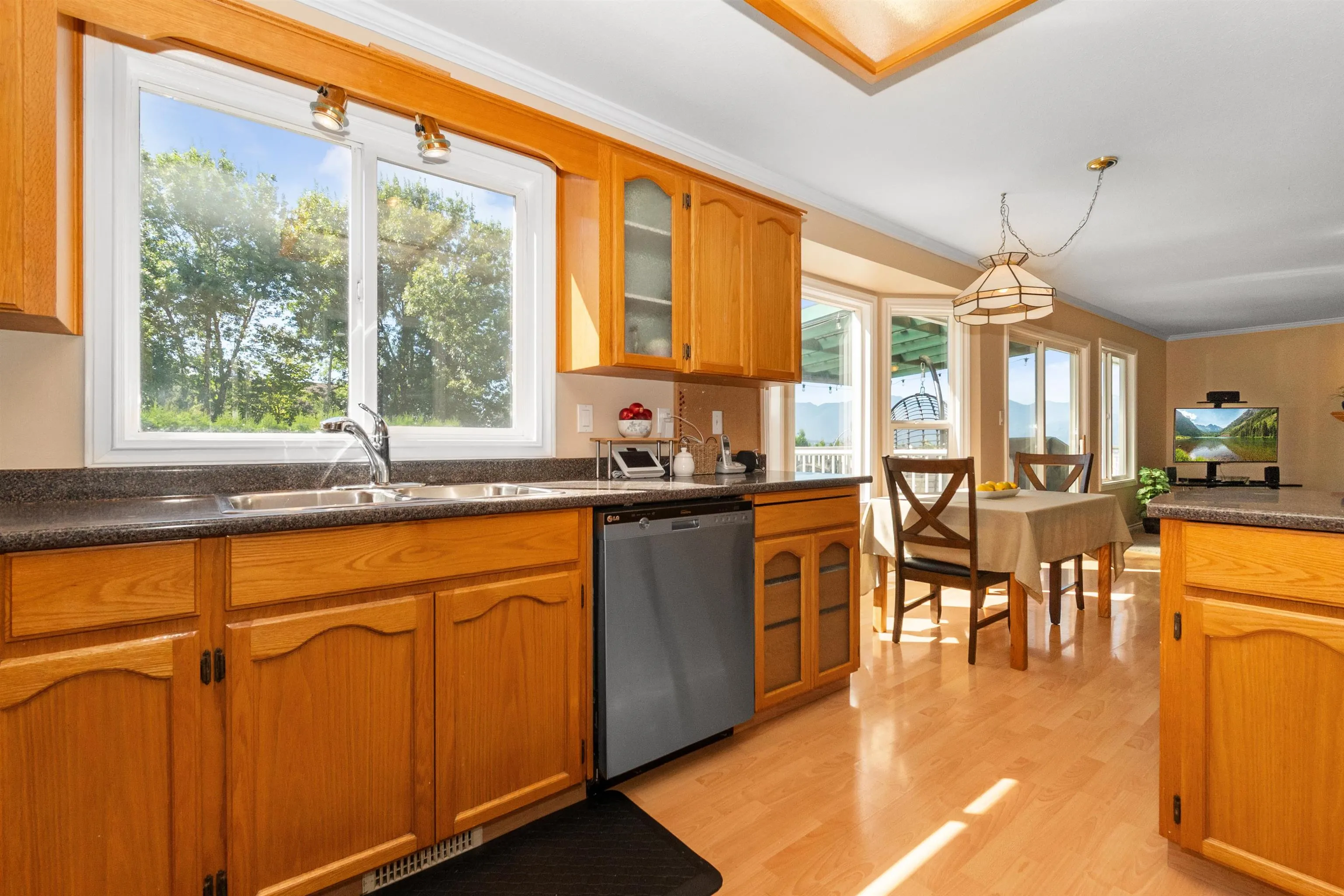 5489 Alpine Crescent