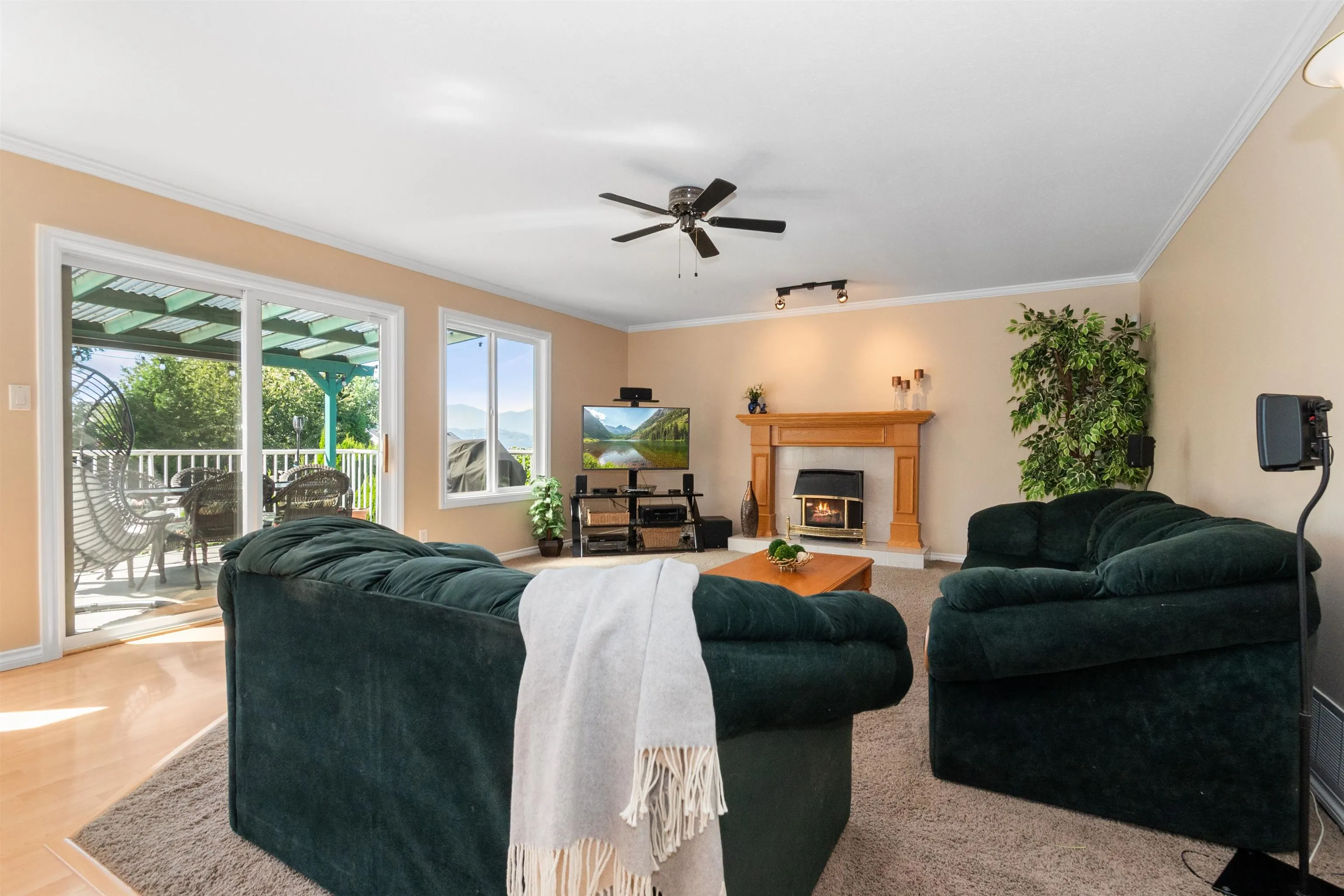 5489 Alpine Crescent