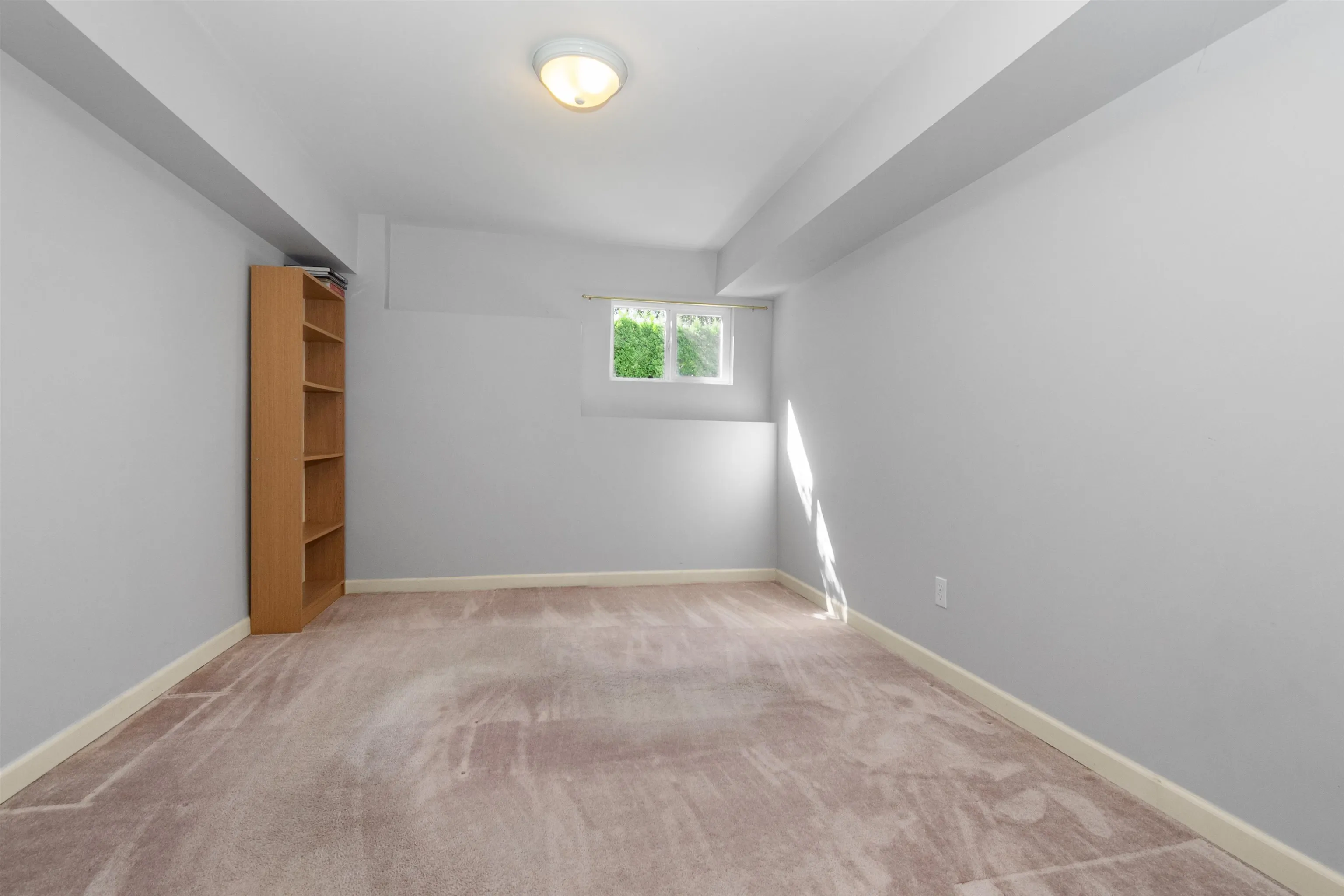 5489 Alpine Crescent