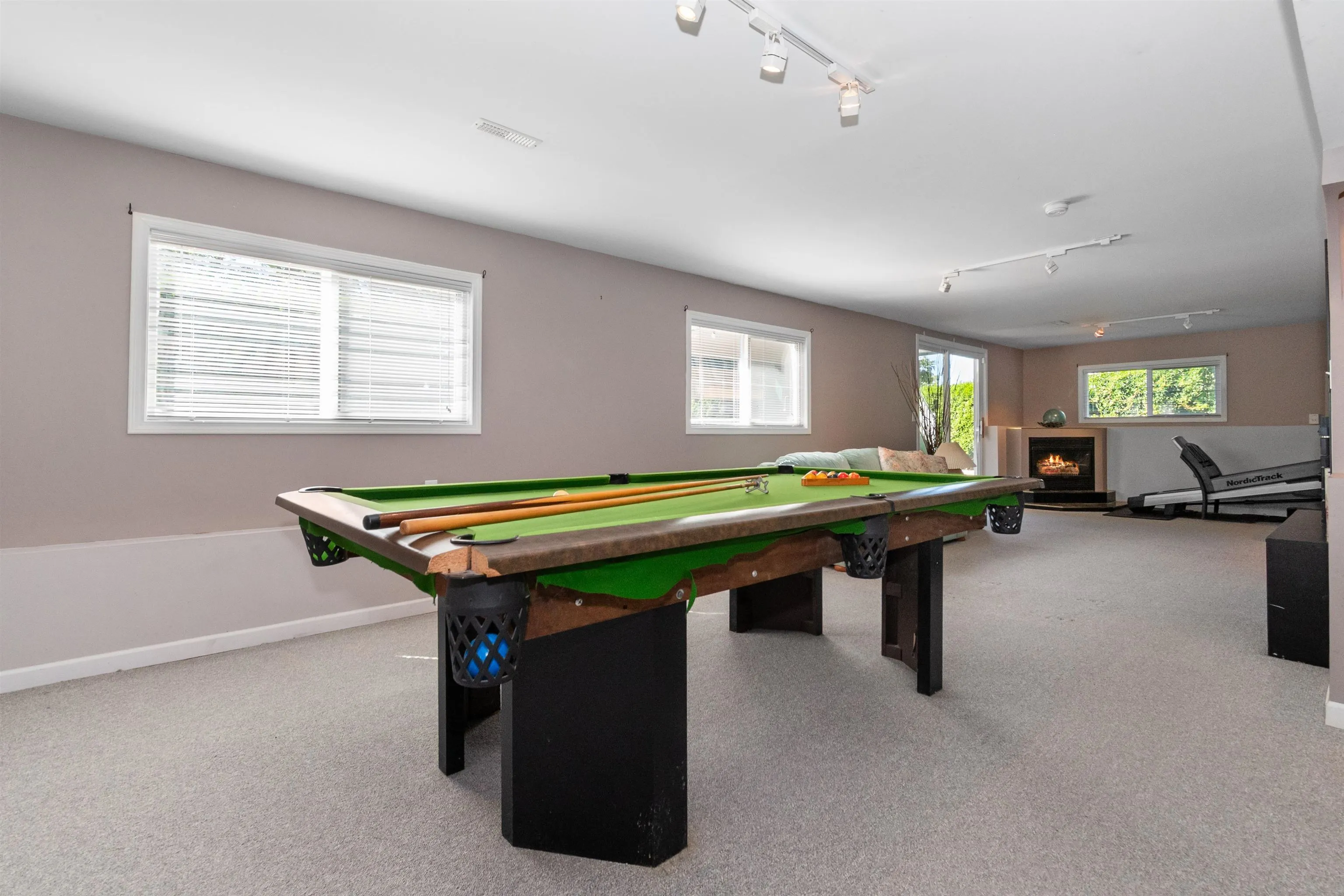 5489 Alpine Crescent