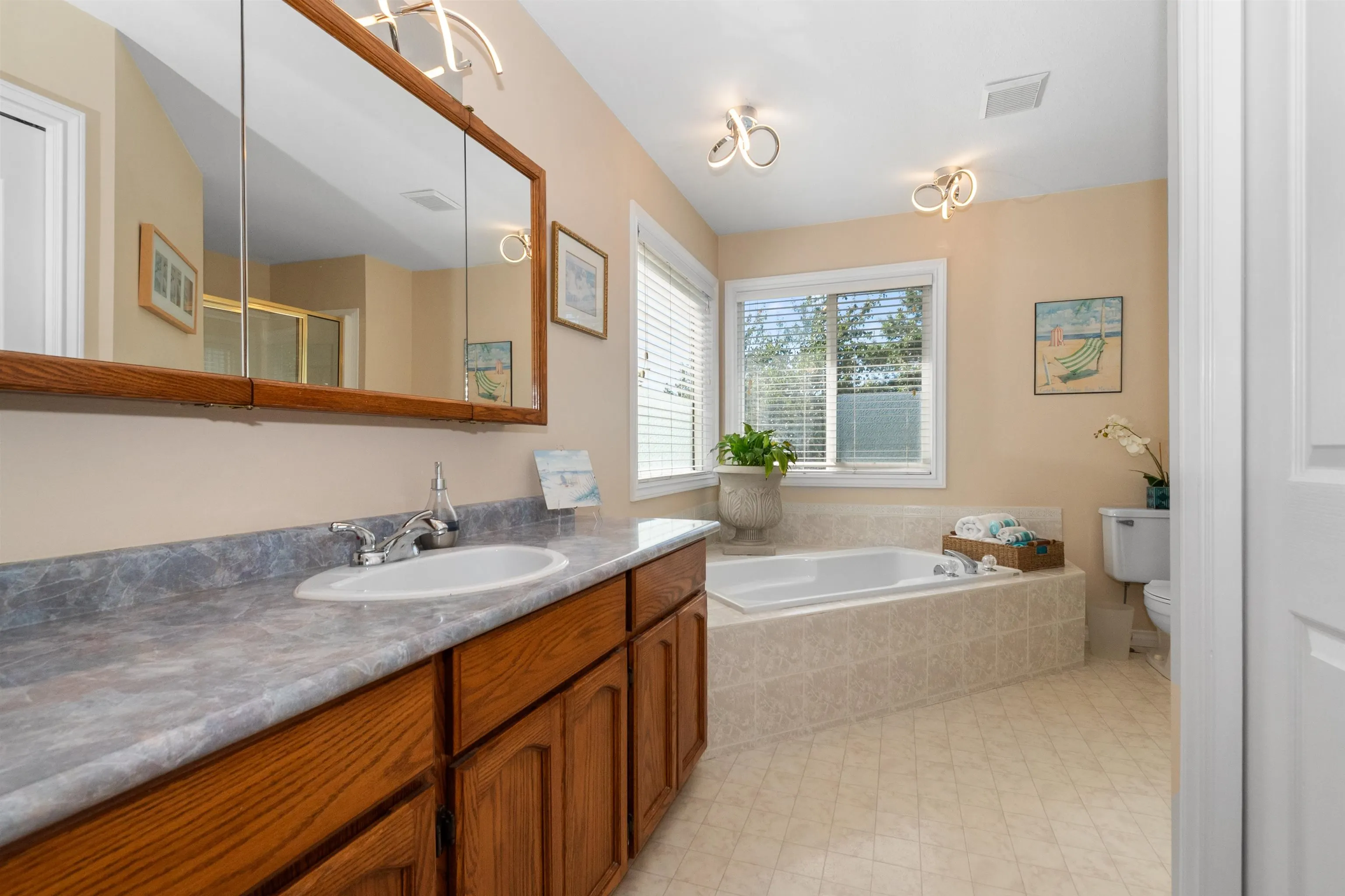 5489 Alpine Crescent