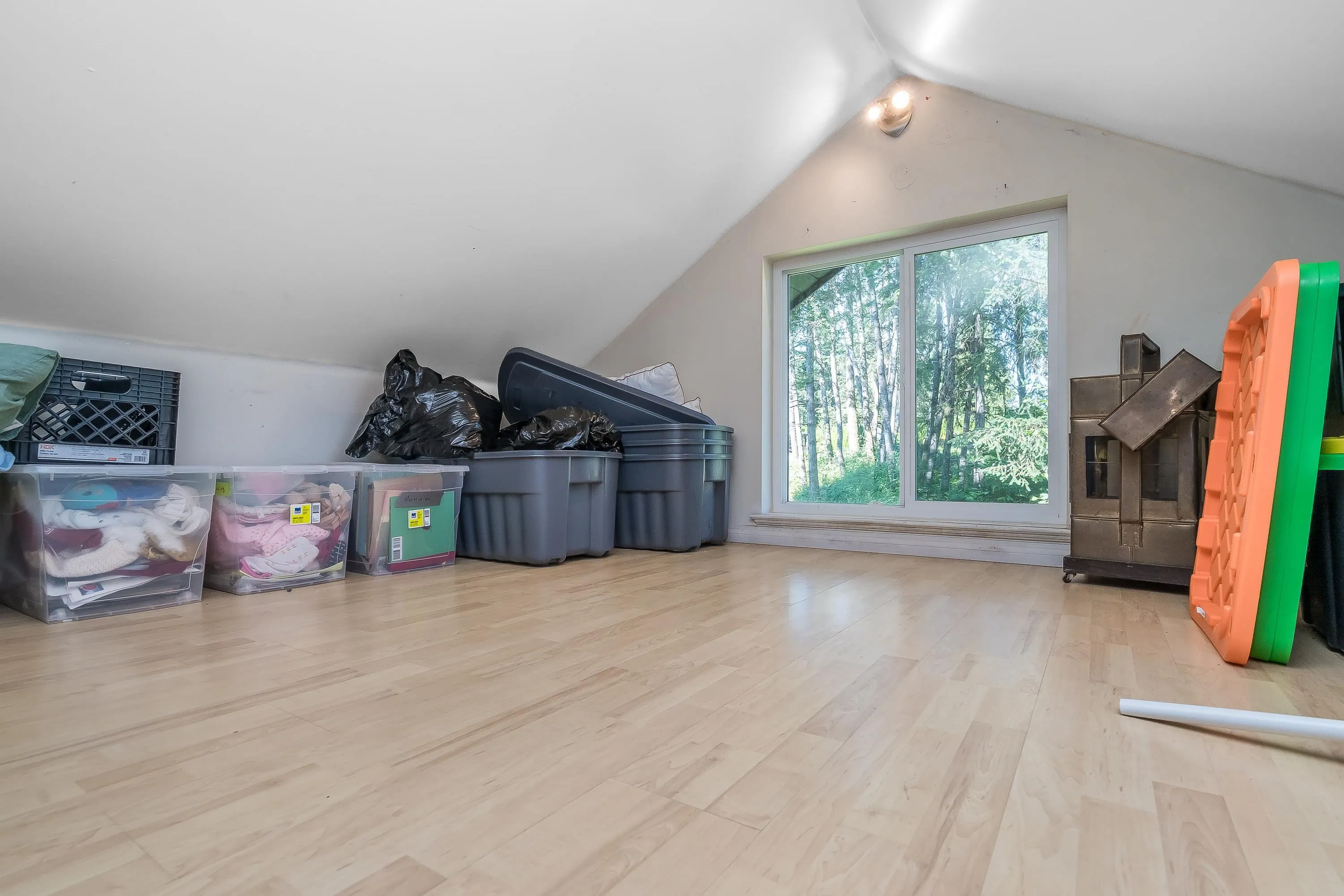 23182 Rawlison Crescent