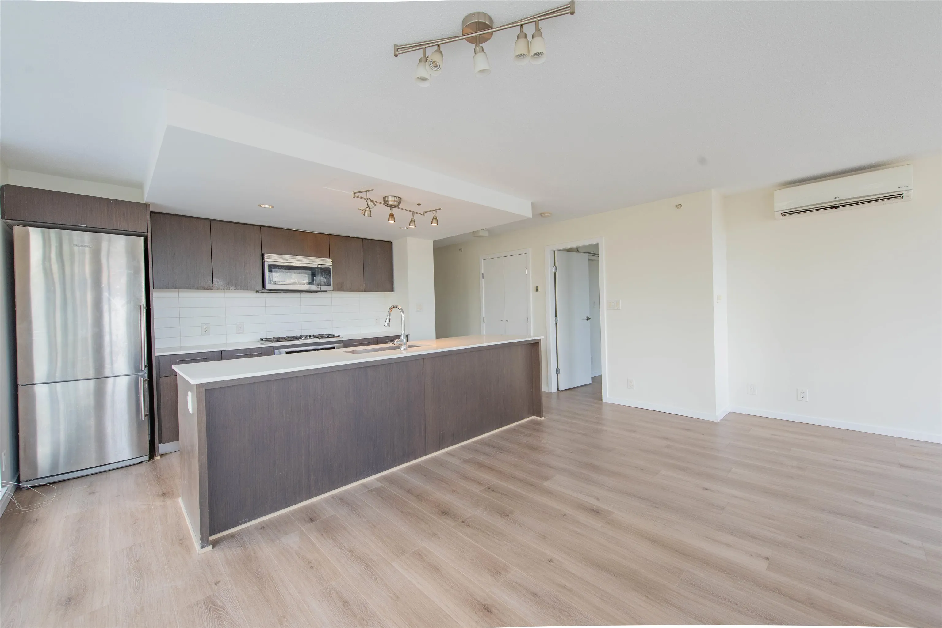 511 7988 Ackroyd Road