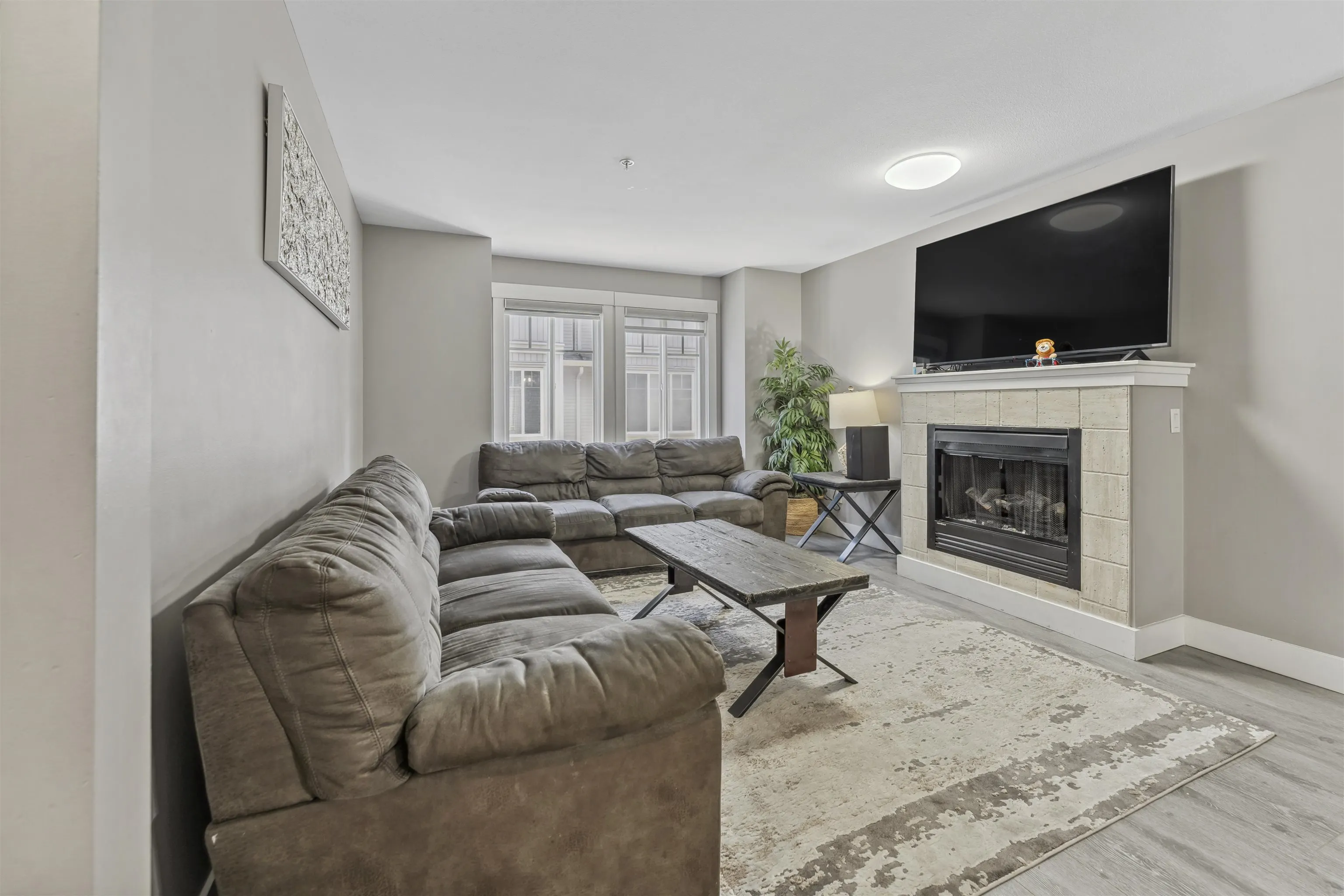 92 12040 68 Avenue