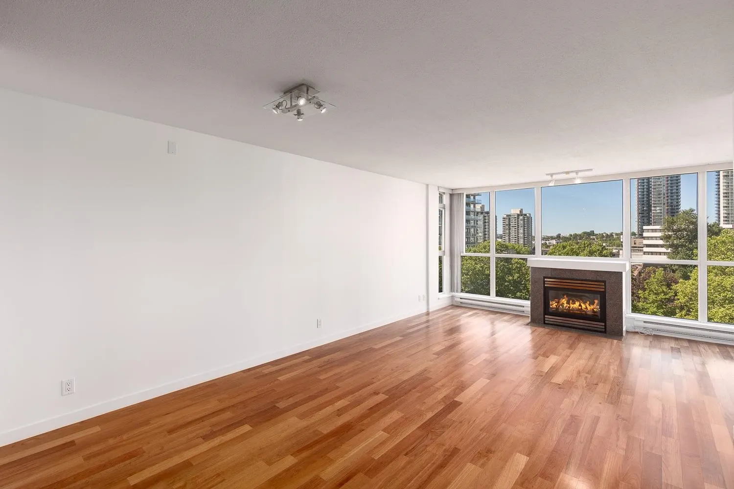 604 2138 Madison Avenue