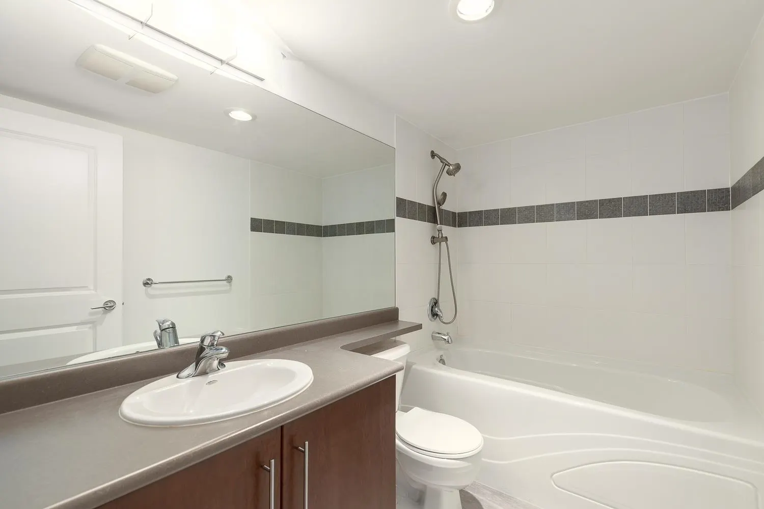 604 2138 Madison Avenue
