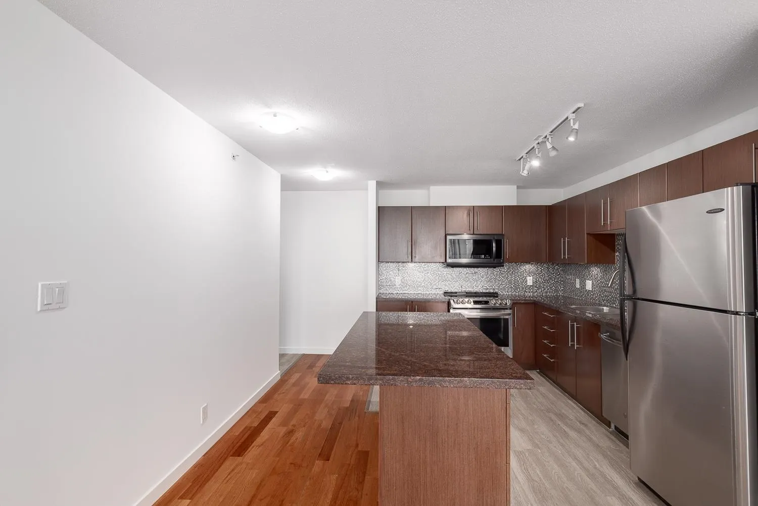 604 2138 Madison Avenue