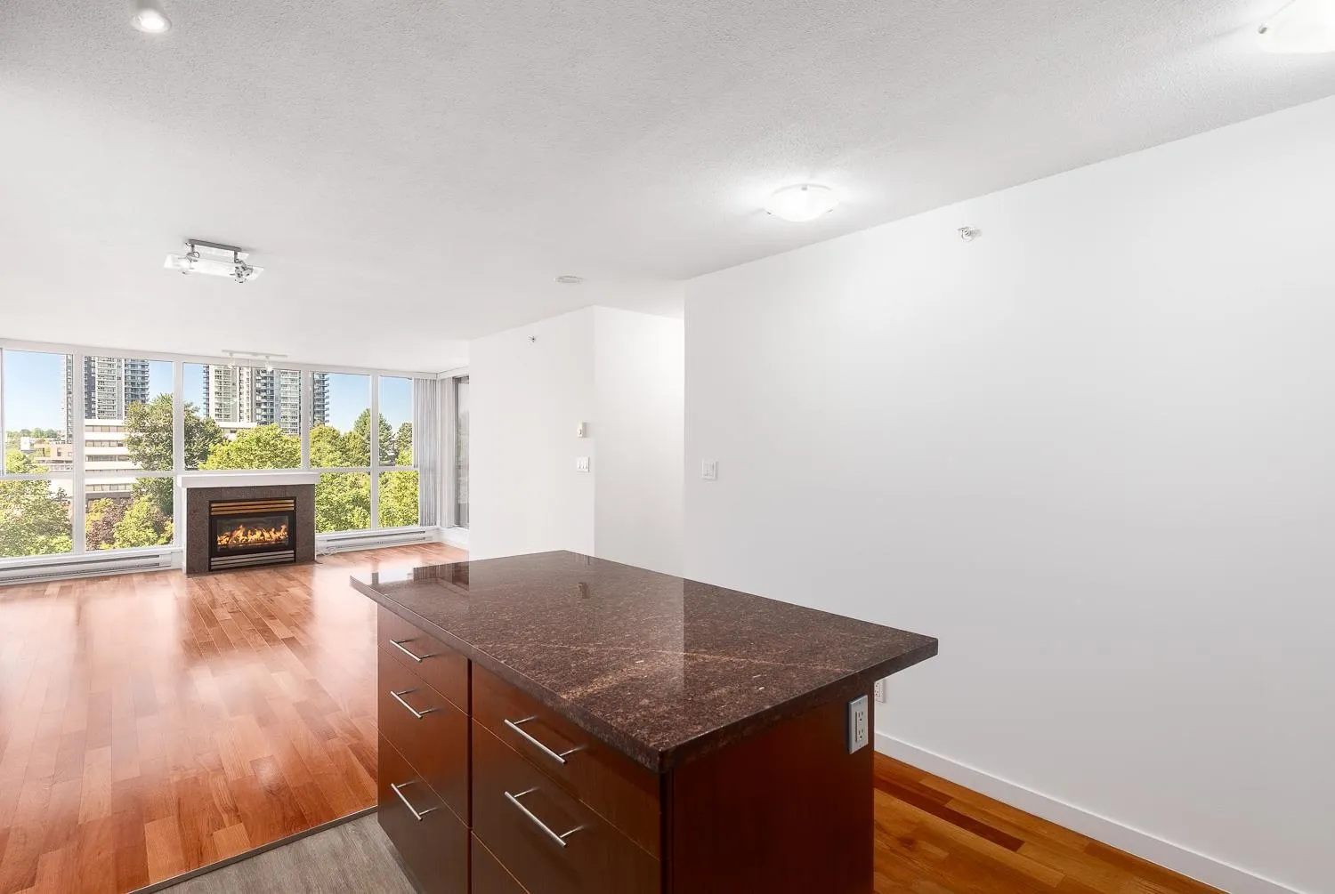 604 2138 Madison Avenue