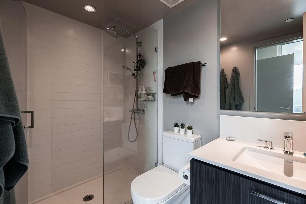 1008 680 Seylynn Crescent