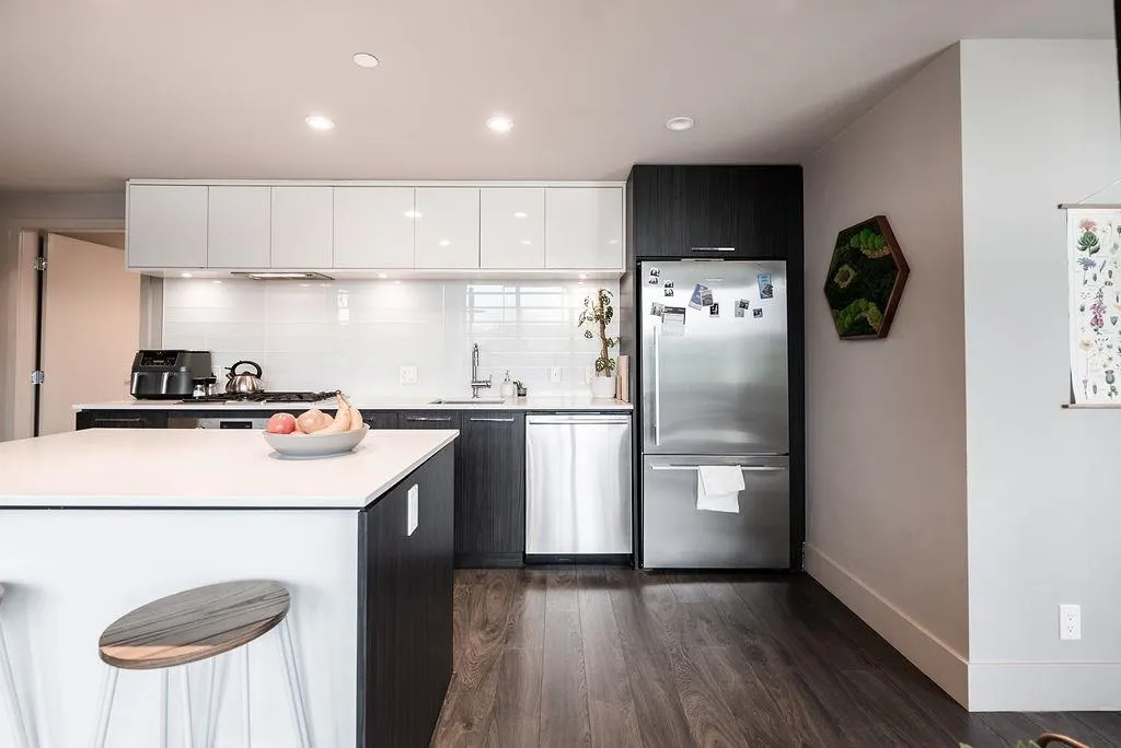 1008 680 Seylynn Crescent