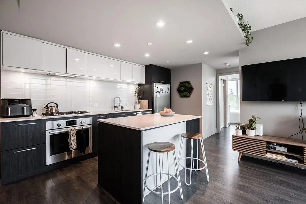1008 680 Seylynn Crescent