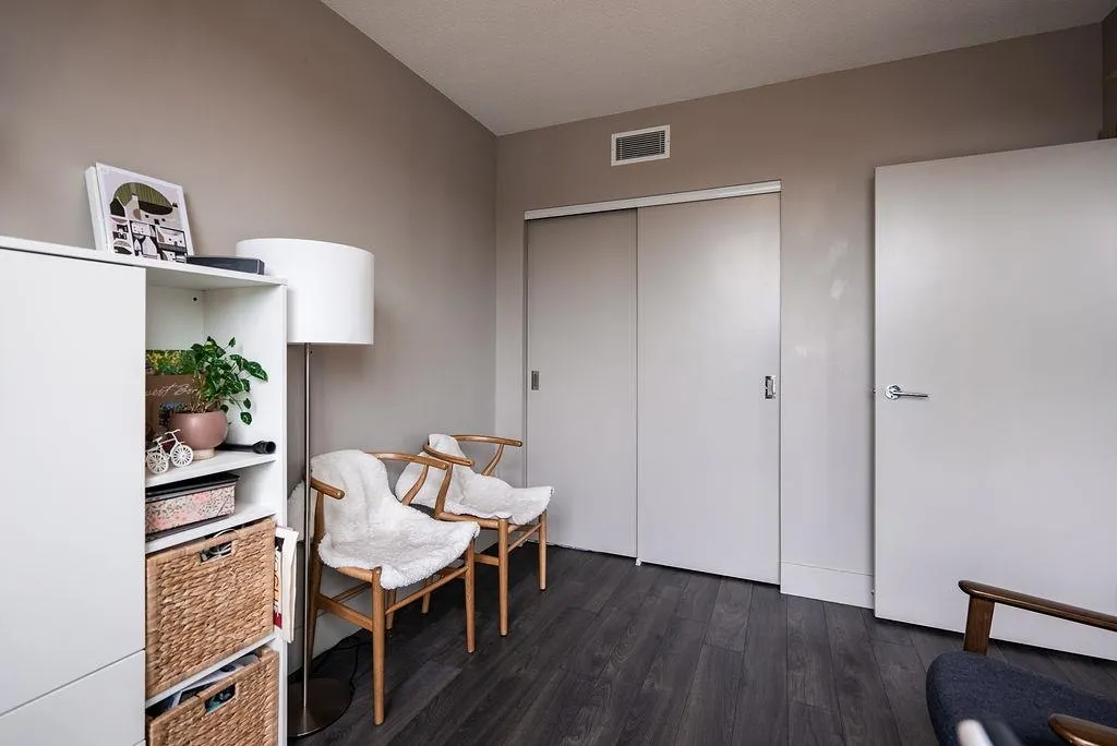 1008 680 Seylynn Crescent