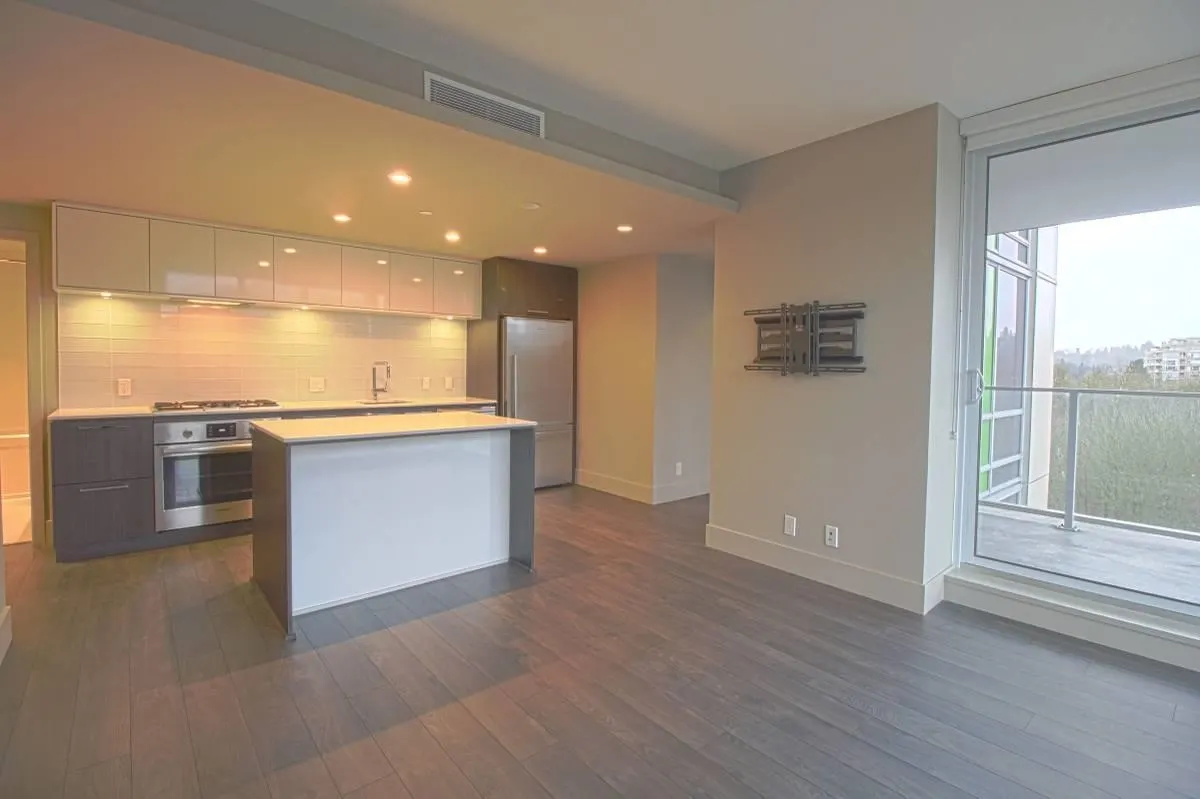 1008 680 Seylynn Crescent