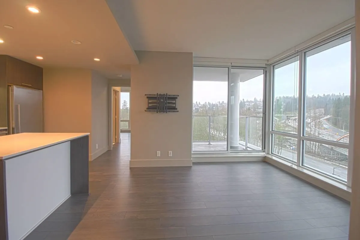 1008 680 Seylynn Crescent