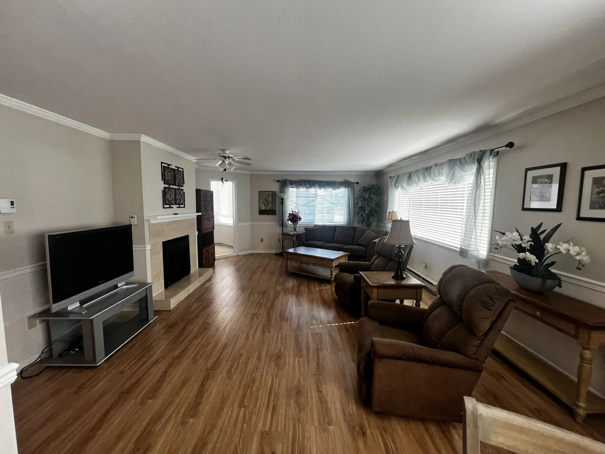101 22241 Selkirk Avenue