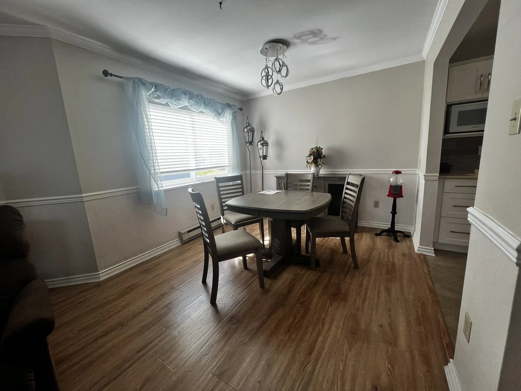 101 22241 Selkirk Avenue