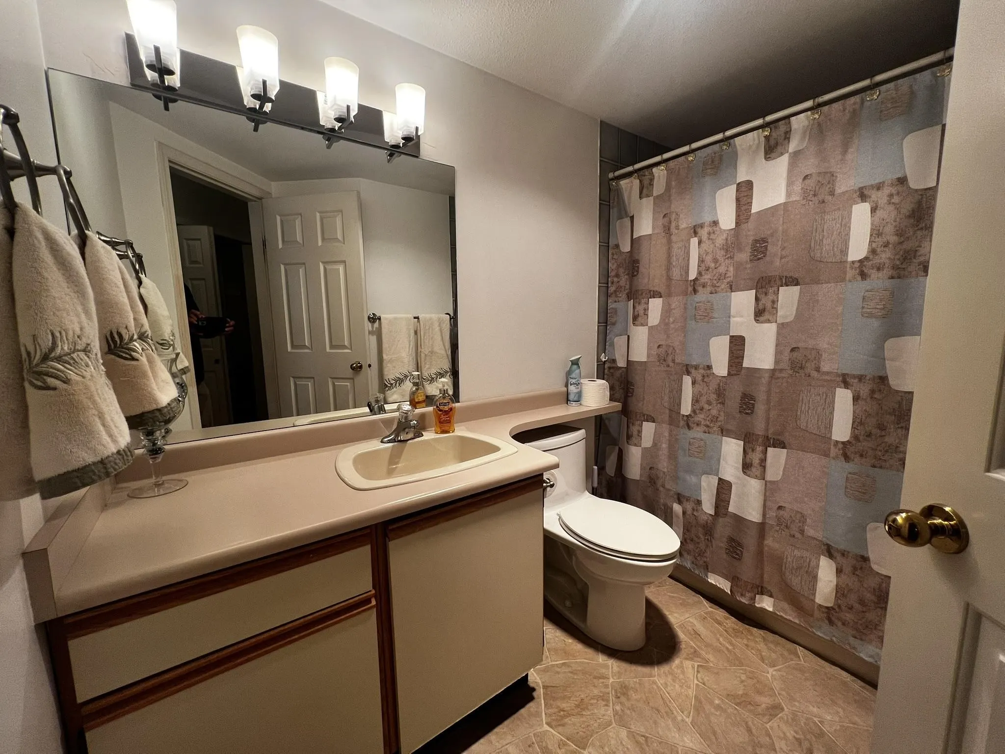 101 22241 Selkirk Avenue