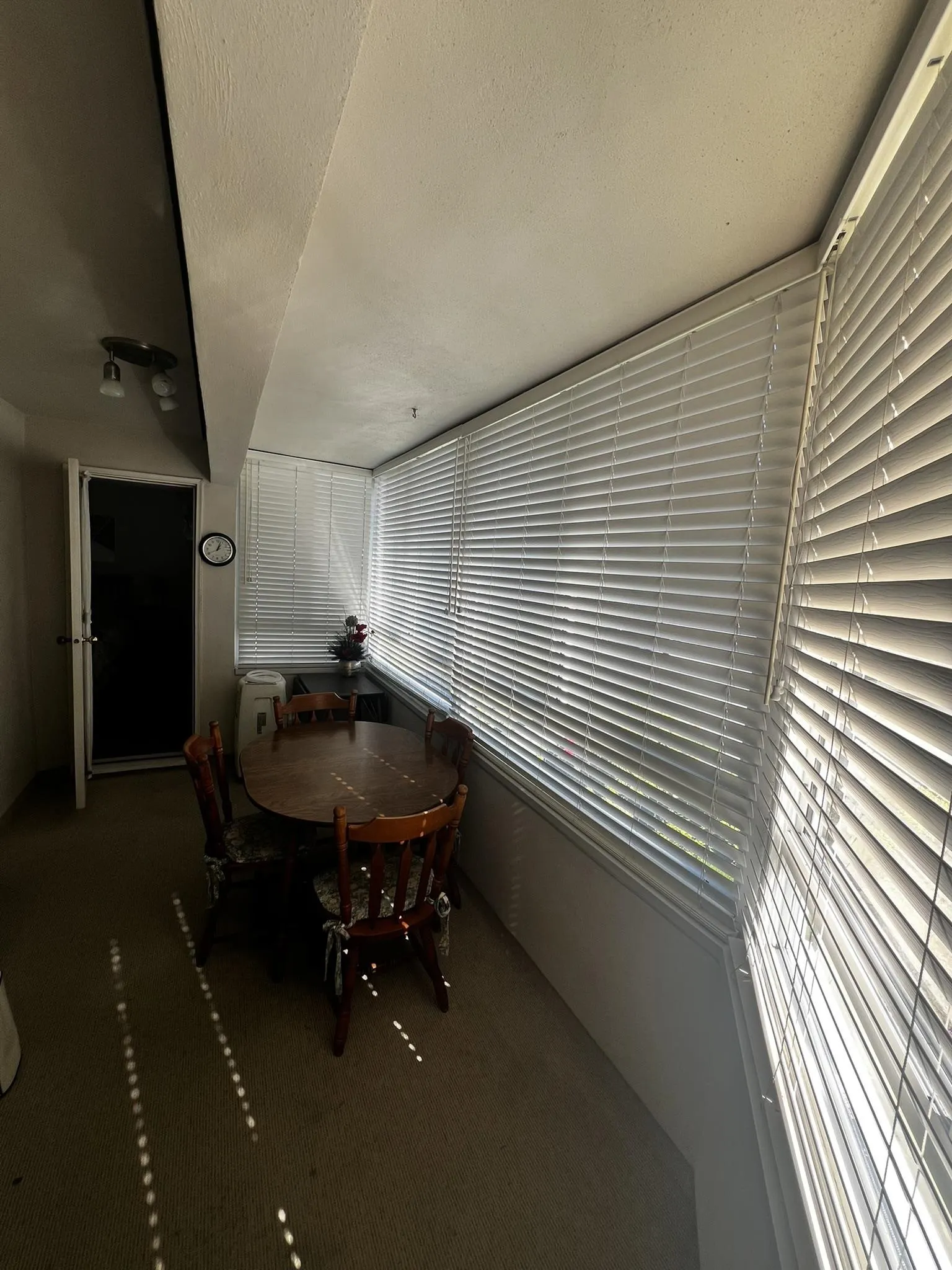 101 22241 Selkirk Avenue