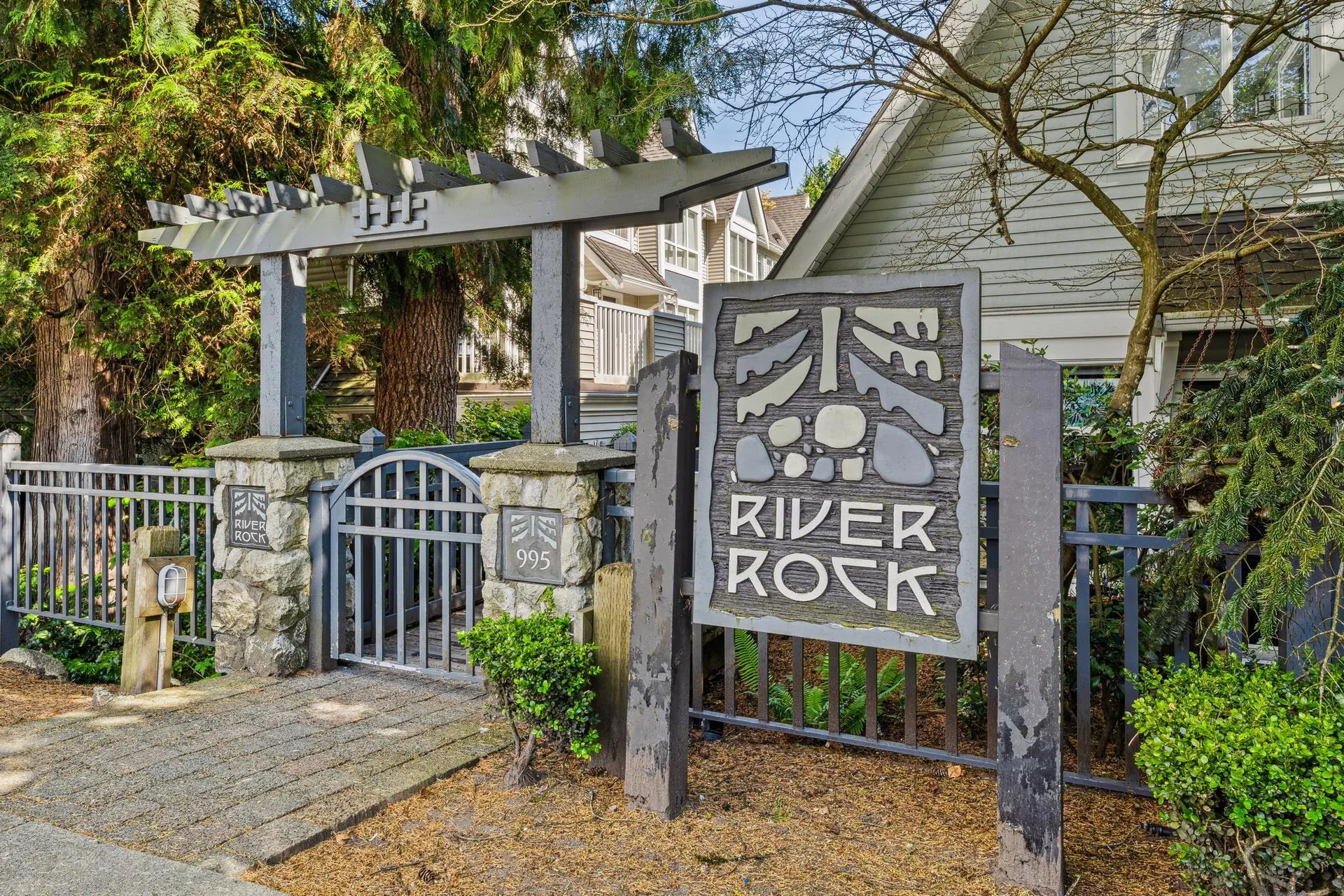 1 995 Lynn Valley Road