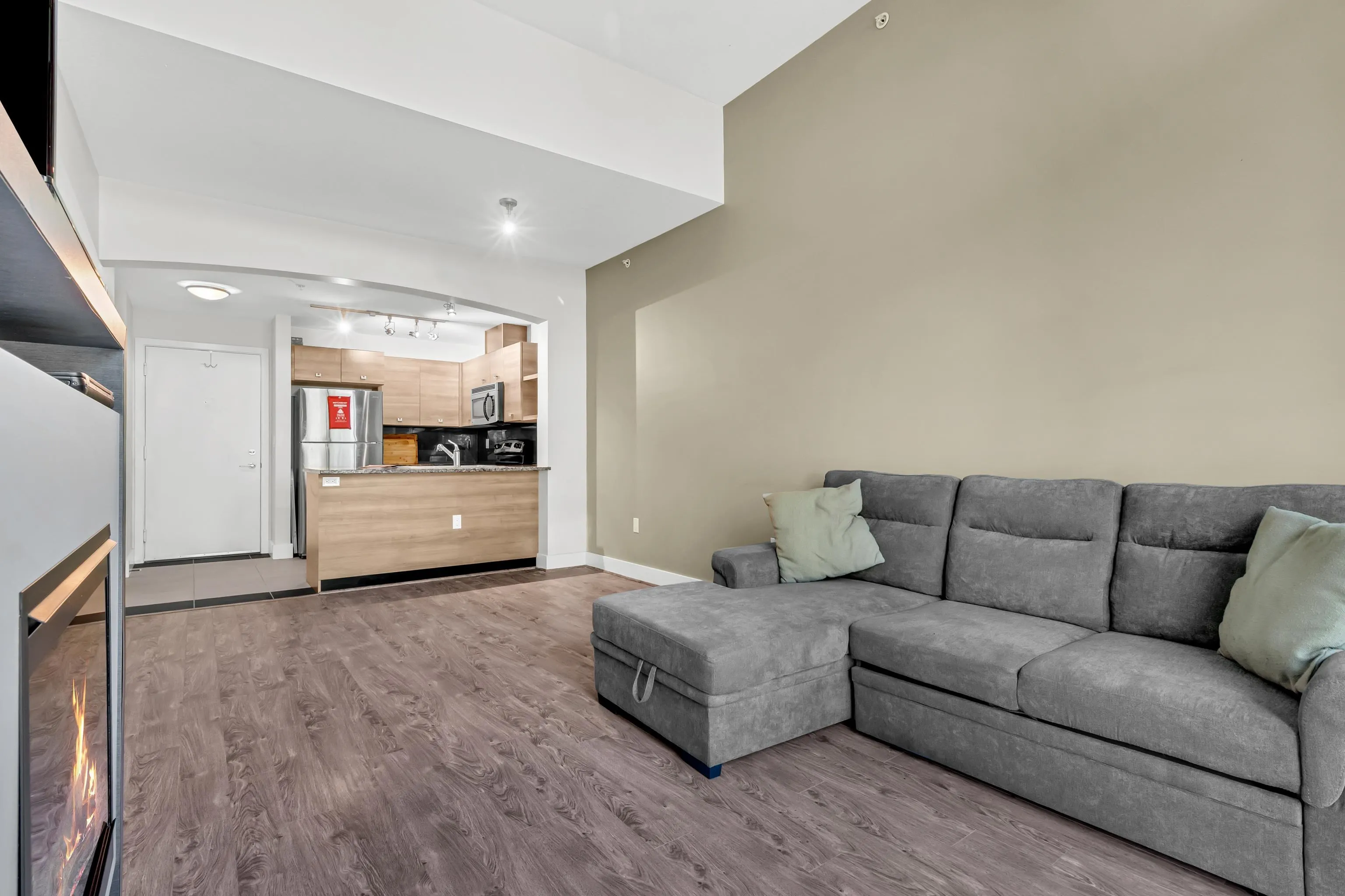 419 6688 120 Street