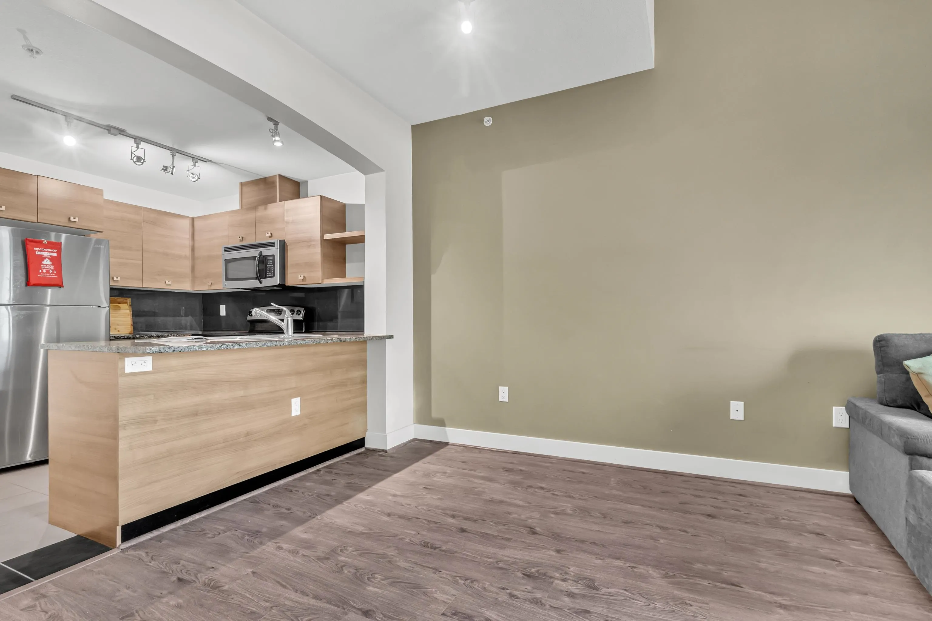 419 6688 120 Street