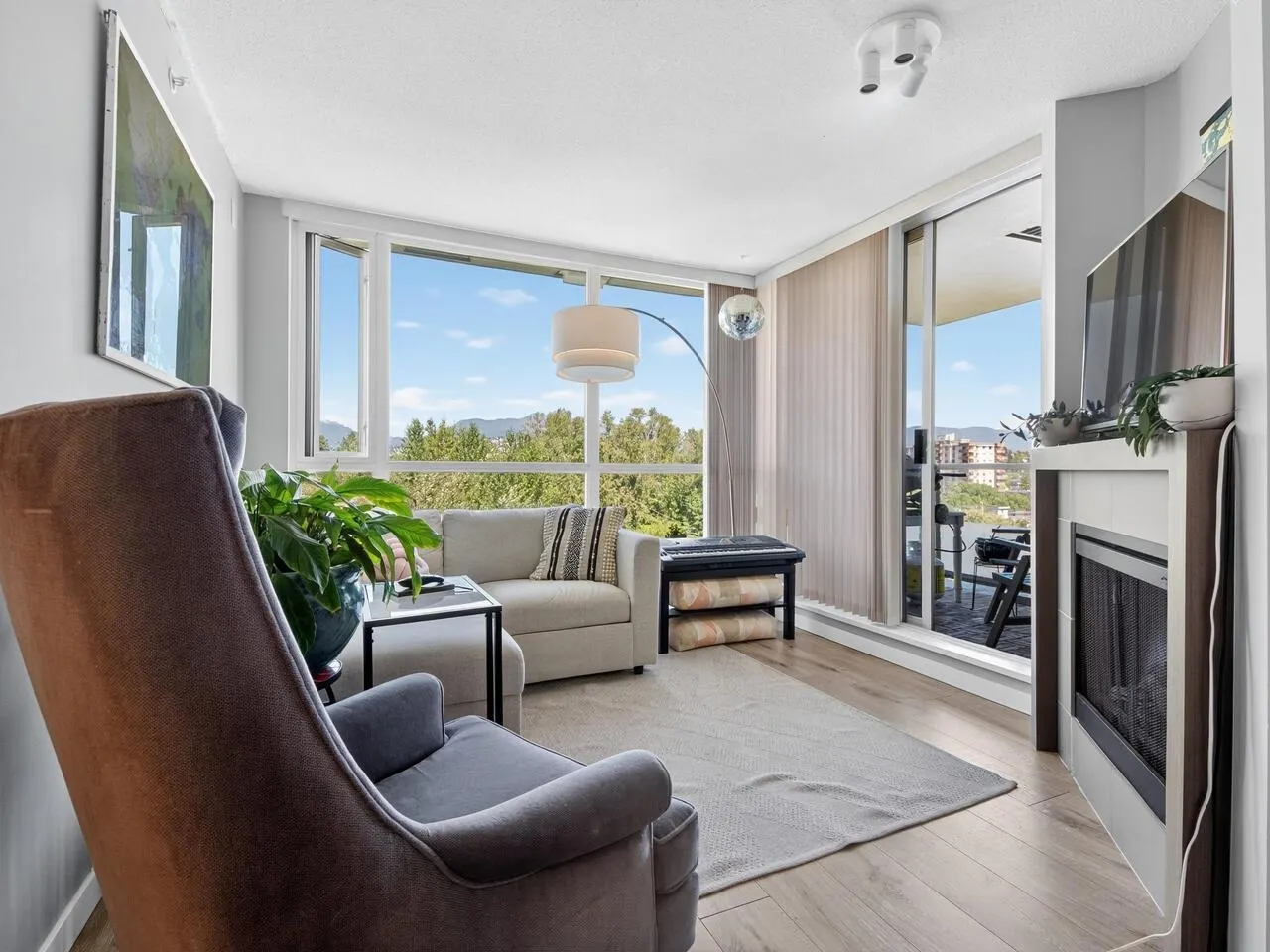 1405 4888 Brentwood Drive