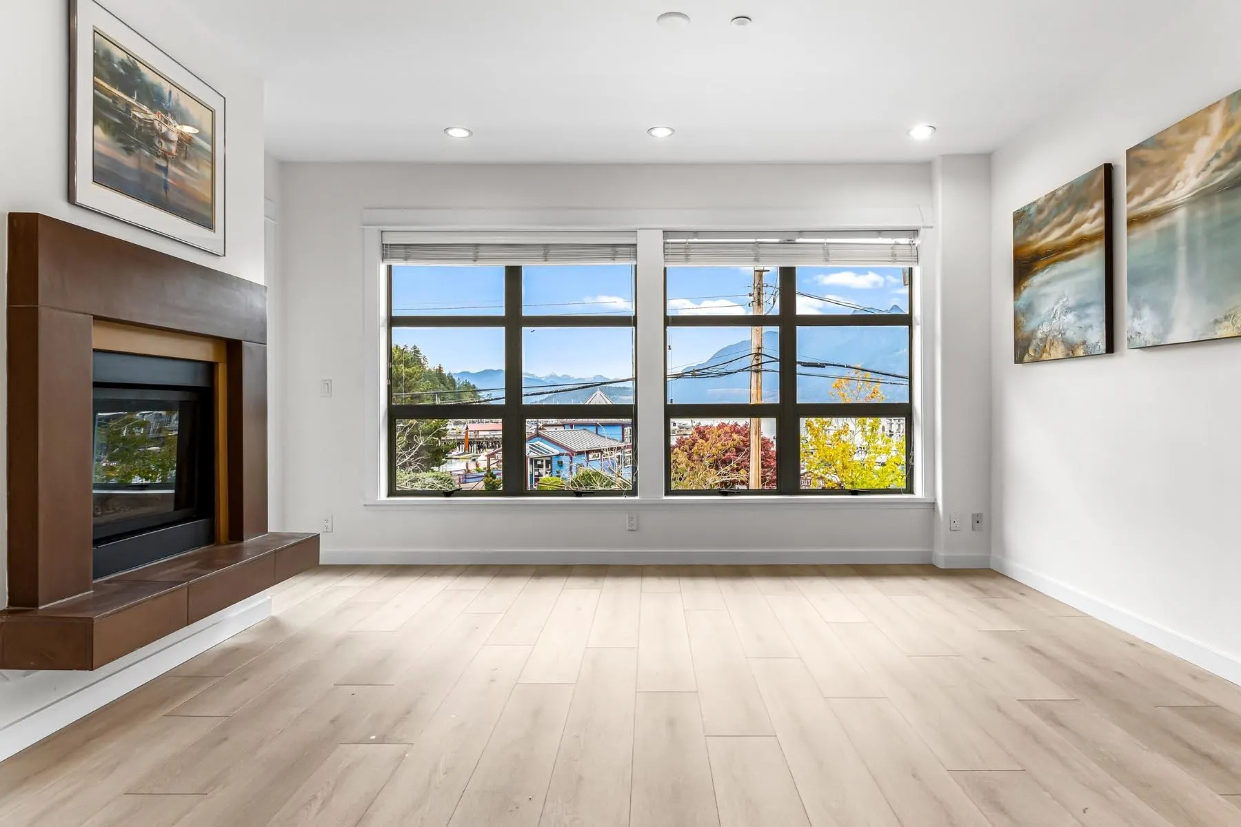 201 6688 Royal Avenue